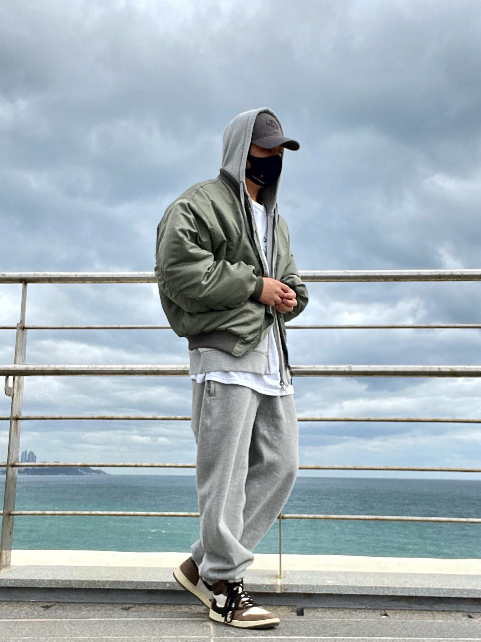 Jordan 1 x Travis Scott Retro High OG SP Mocha, Nike x Stussy NRG BR Fleece Pants Grey 착용 스타일