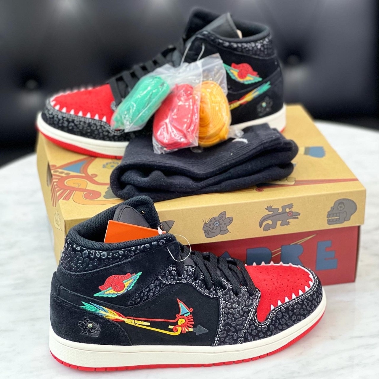 Jordan 1 Mid SE Siempre Familia 착용 스타일 - 1