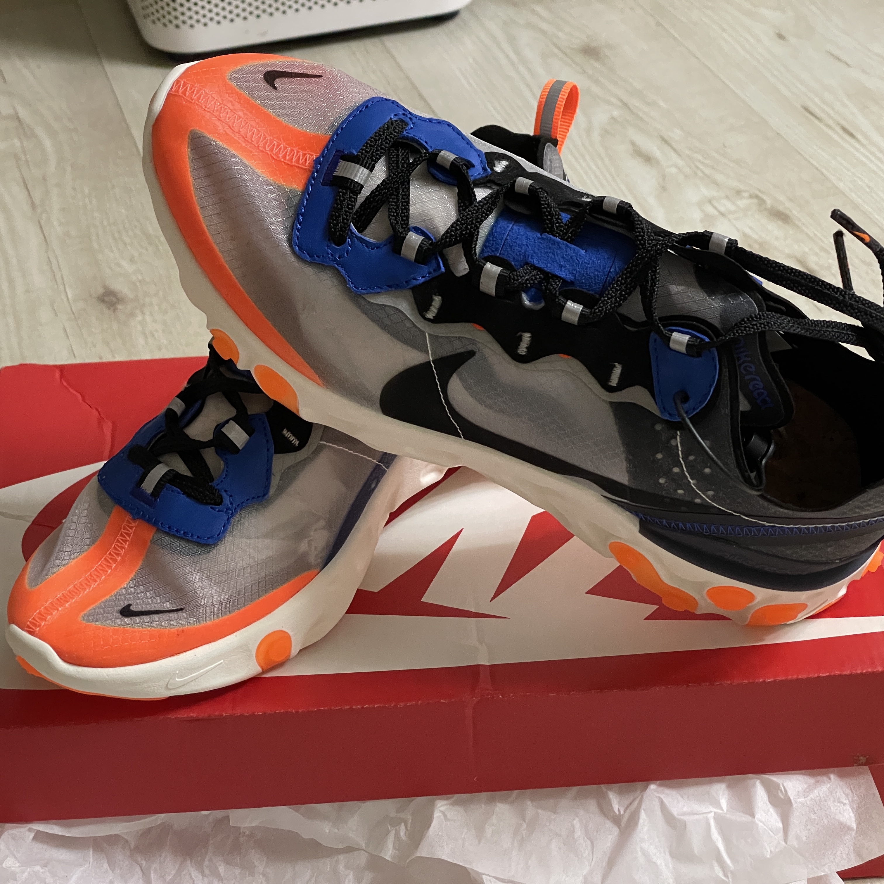 Nike React Element 87 Thunder Blue/Total Orange 착용 스타일 - 2