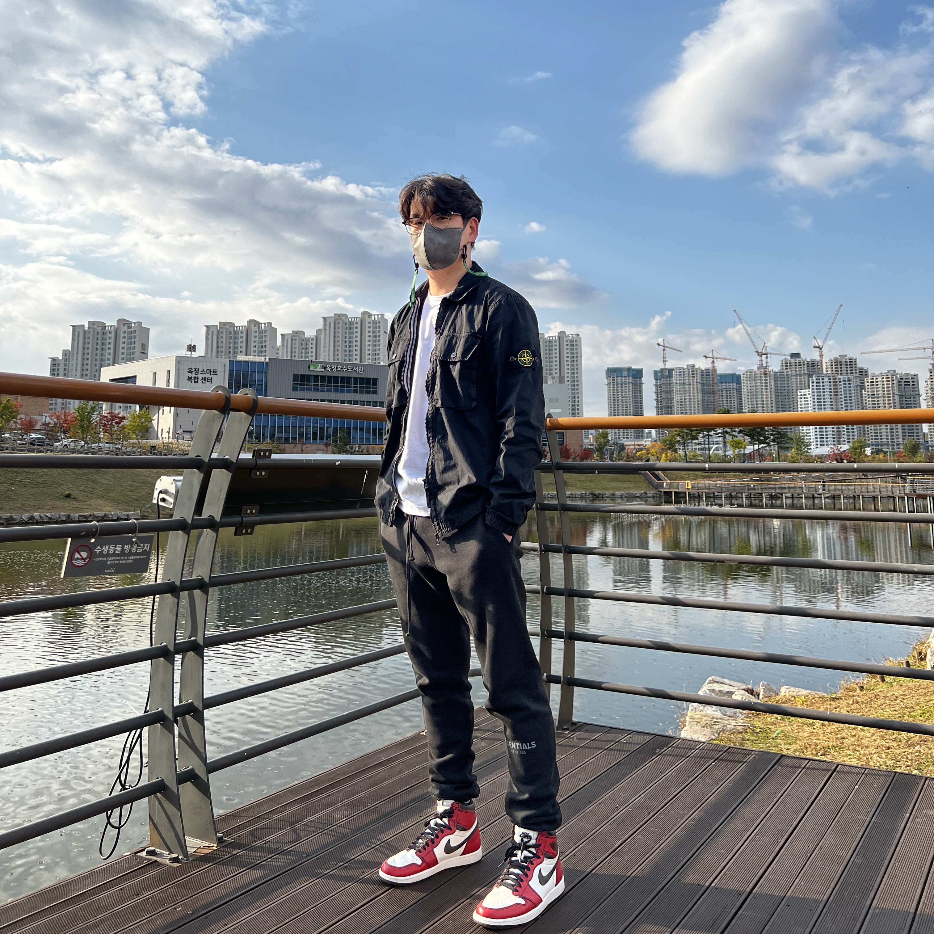 Jordan 1 Retro High OG Defiant SB LA to Chicago, Stone Island 113WN T.CO+OLD Overshirt Black - 21FW 착용 스타일 - 1