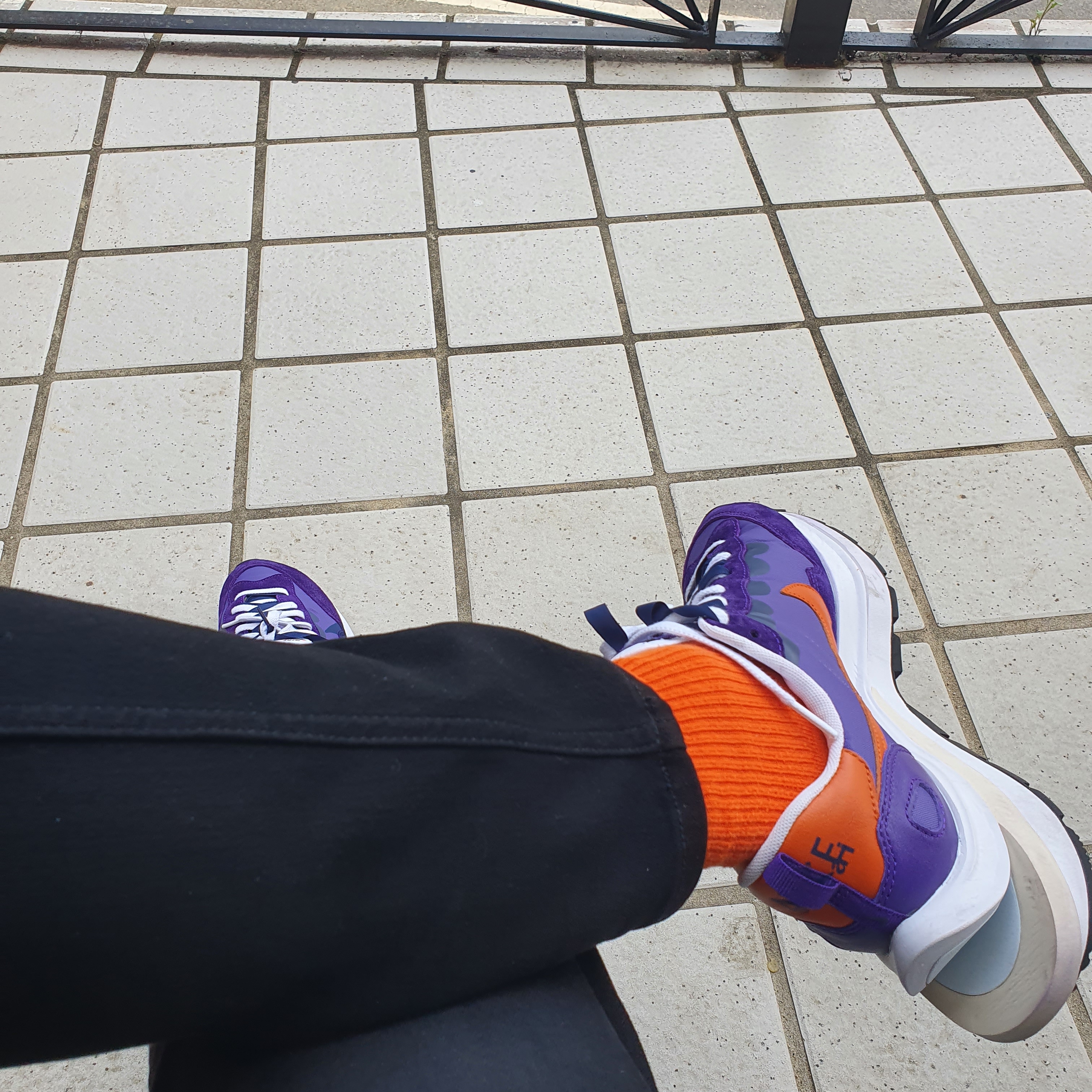 Nike x Sacai VaporWaffle Dark Iris 착용 스타일
