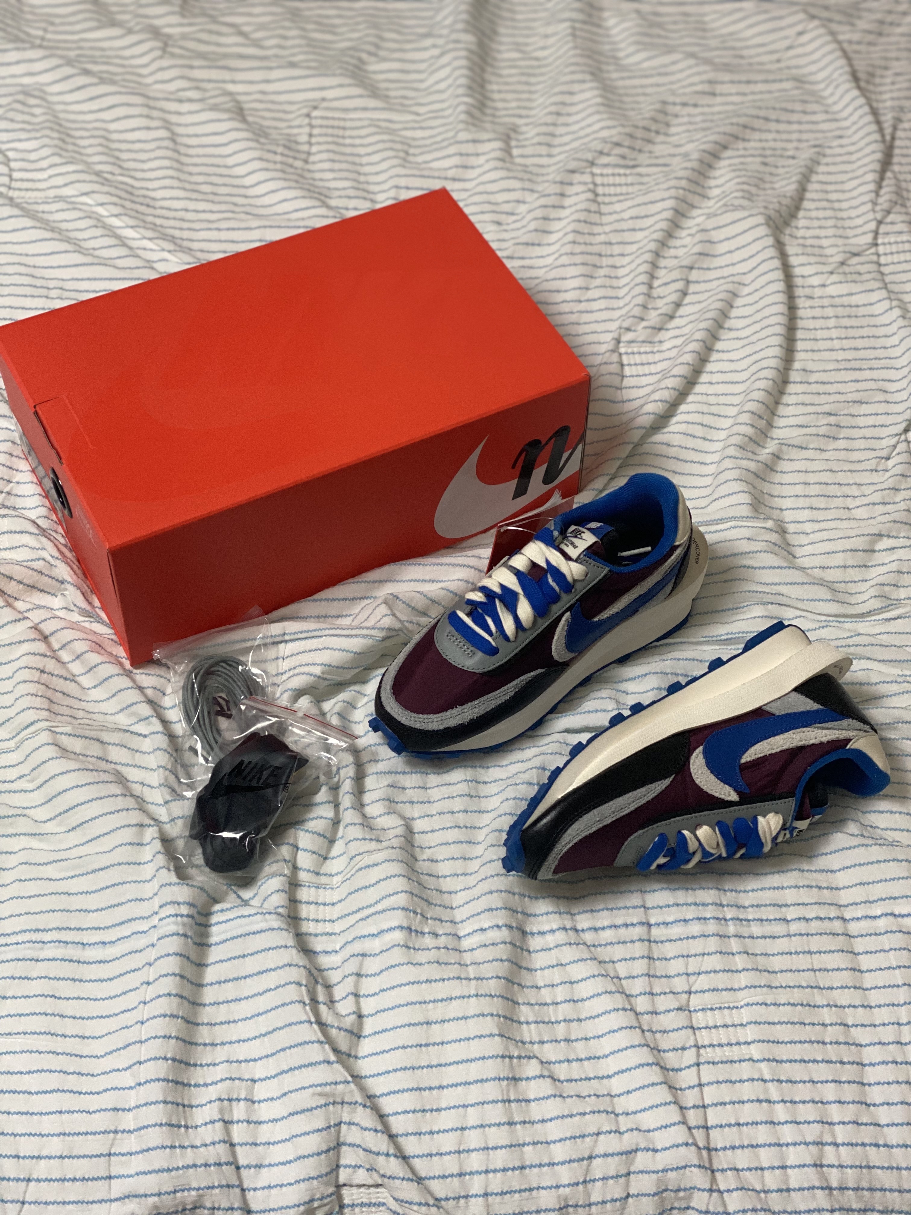 Nike x Sacai x Undercover LDWaffle Night Maroon Team Royal 착용 스타일 - 1