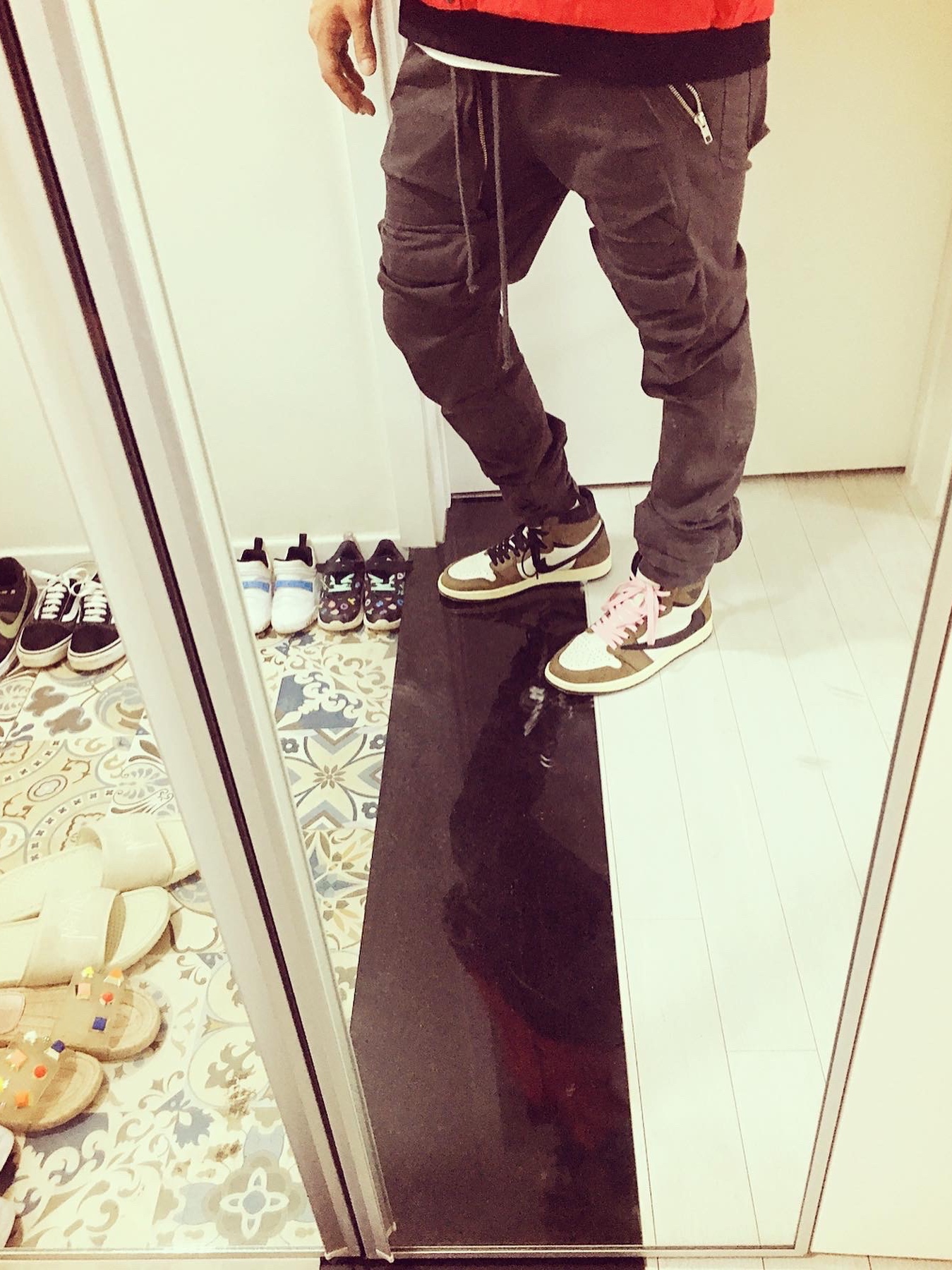 Jordan 1 x Travis Scott Retro High OG SP Mocha, Supreme x The North Face Arc Logo Mountain Parka Red - 19SS 착용 스타일 - 3