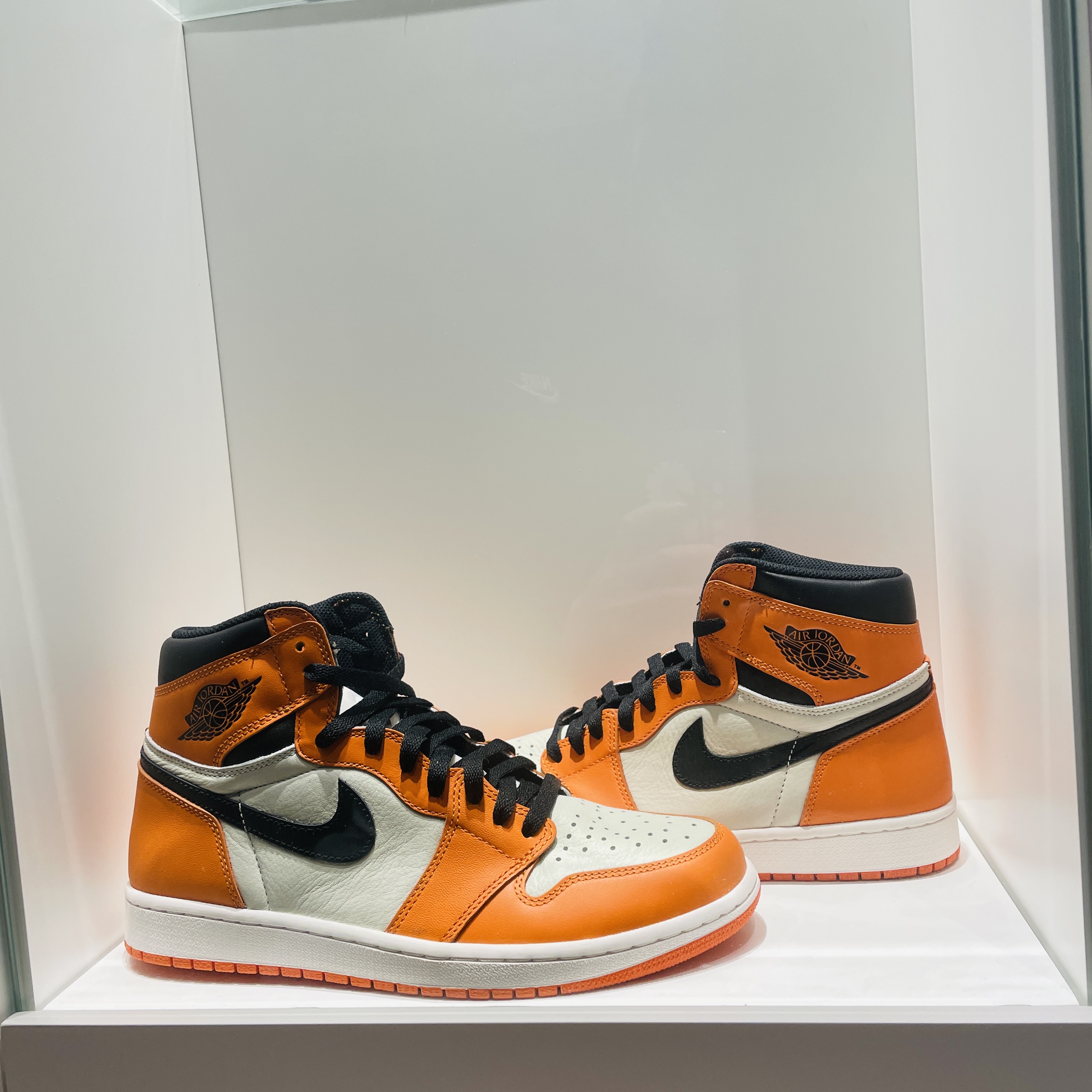 Jordan 1 Retro High OG Reverse Shattered Backboard, Nike x Travis Scott SB Dunk Low 착용 스타일 - 2