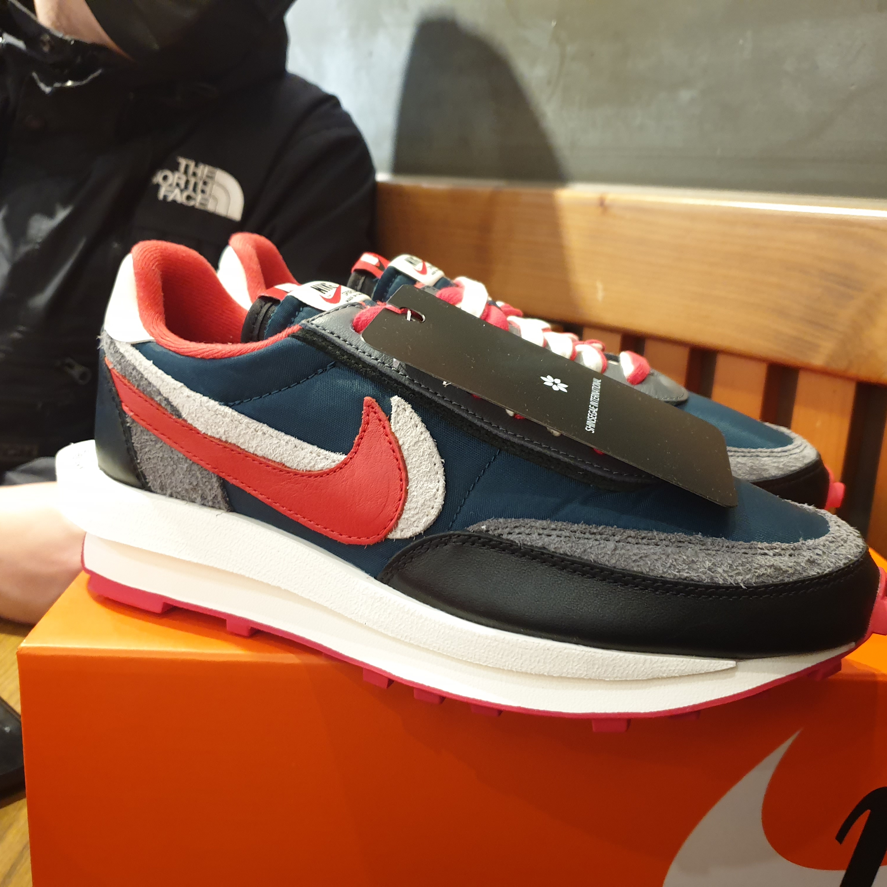 Nike x Sacai x Undercover LDWaffle Midnight Spruce University Red 착용 스타일 - 1