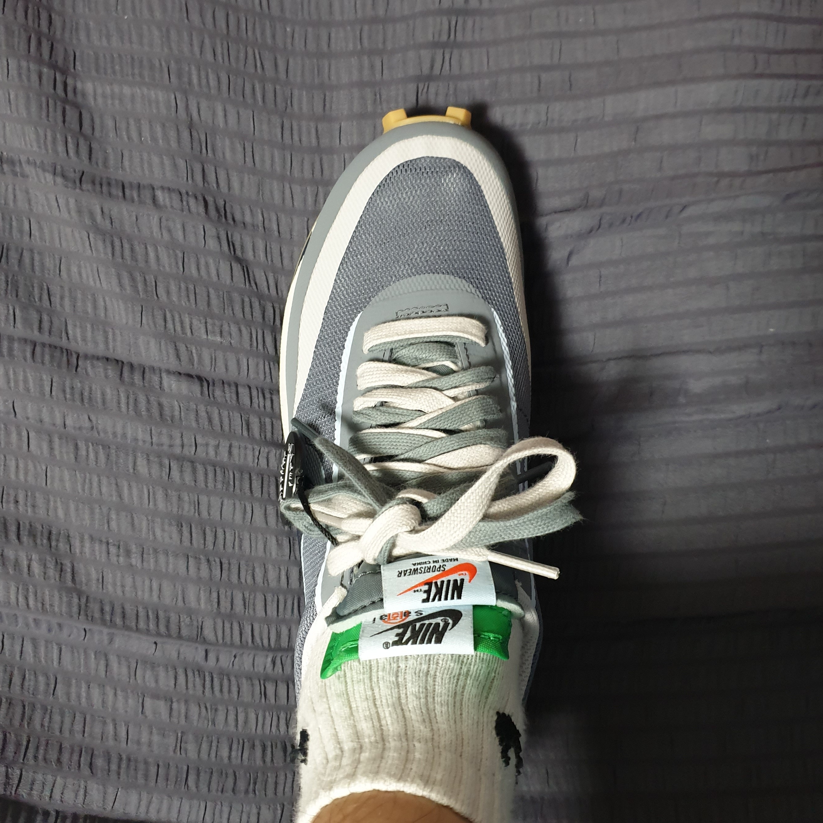 Nike x Sacai x Clot LDWaffle Cool Grey 착용 스타일 - 3