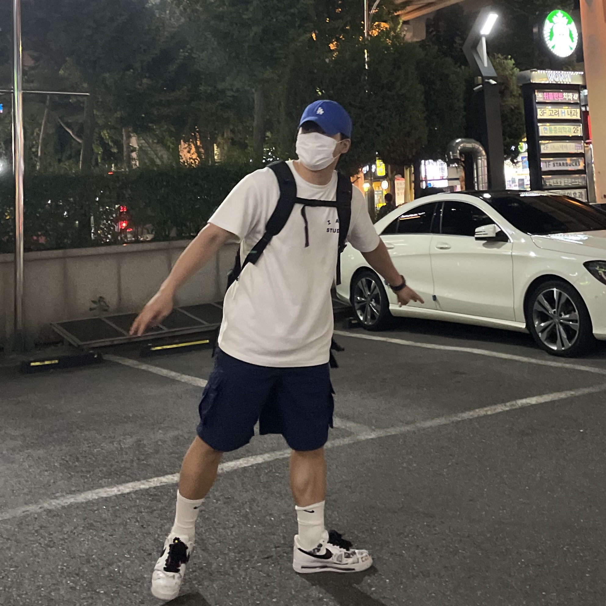 IAB Studio T-Shirt White, Nike x Peaceminusone Air Force 1 Low Para-Noise 2.0 착용 스타일