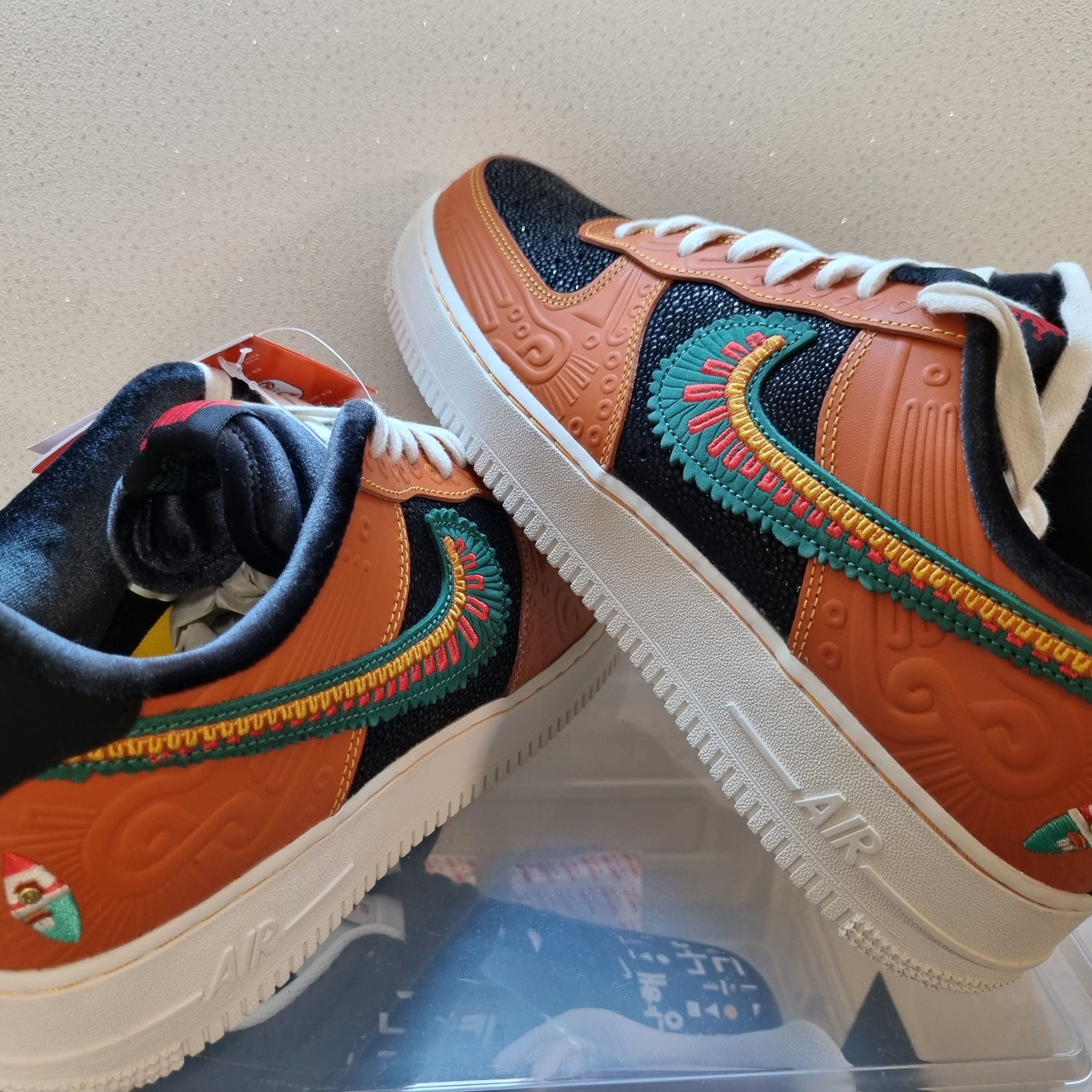 Nike Air Force 1 '07 LX Siempre Familia 착용 스타일 - 3