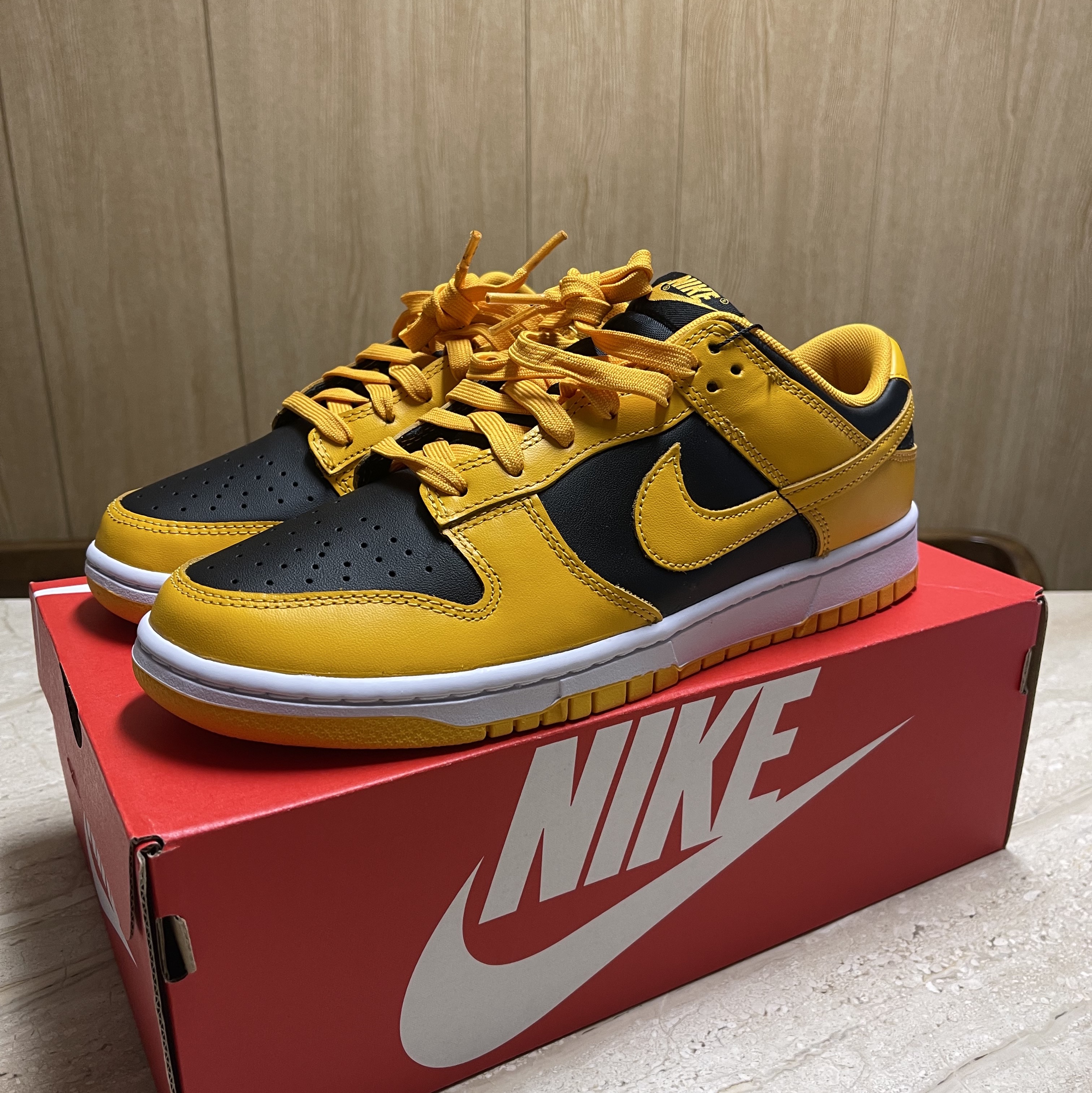 Nike Dunk Low Retro Championship Goldenrod 착용 스타일 - 1