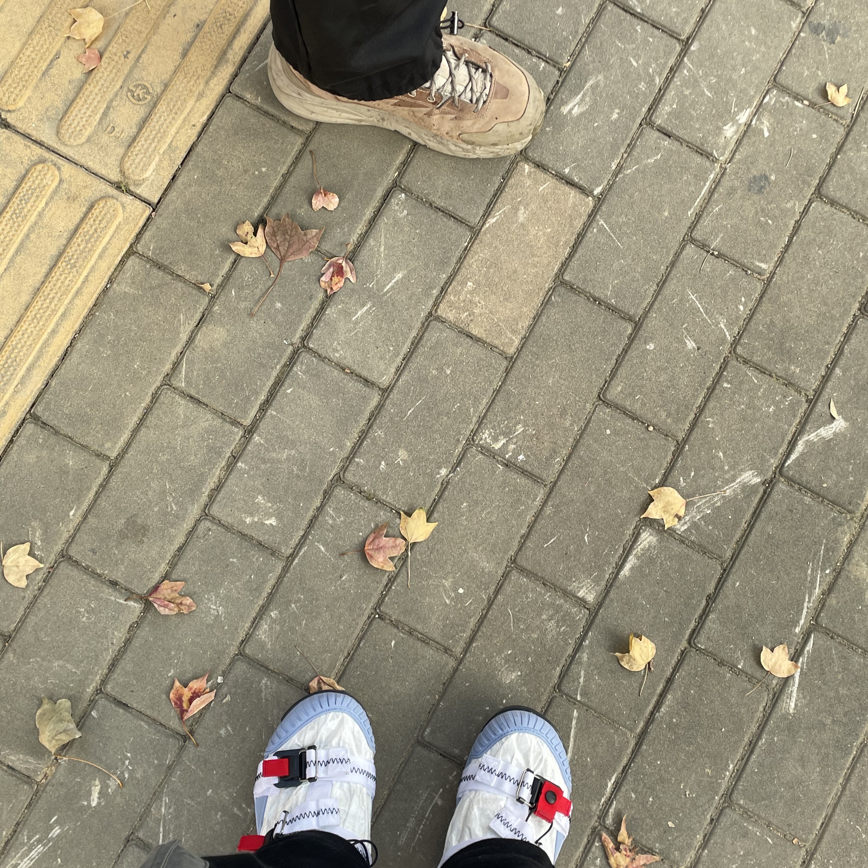 Nike x Tom Sachs Mars Yard Overshoe 3.0, Hoka Tor Ultra Hi 2 Wp Simply Taupe 착용 스타일 - 3