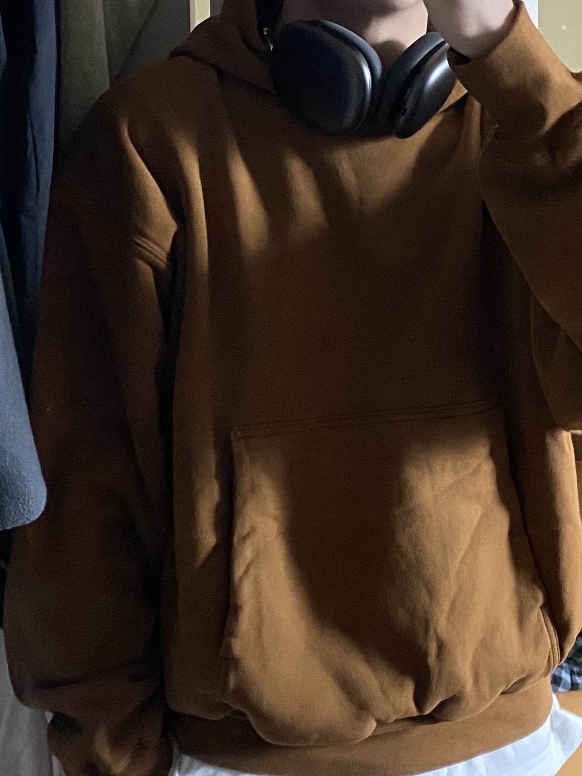 Yeezy Gap Hoodie Light Brown, Apple AirPods Max Lightning Space Gray (Korean Ver.) 착용 스타일 - 2