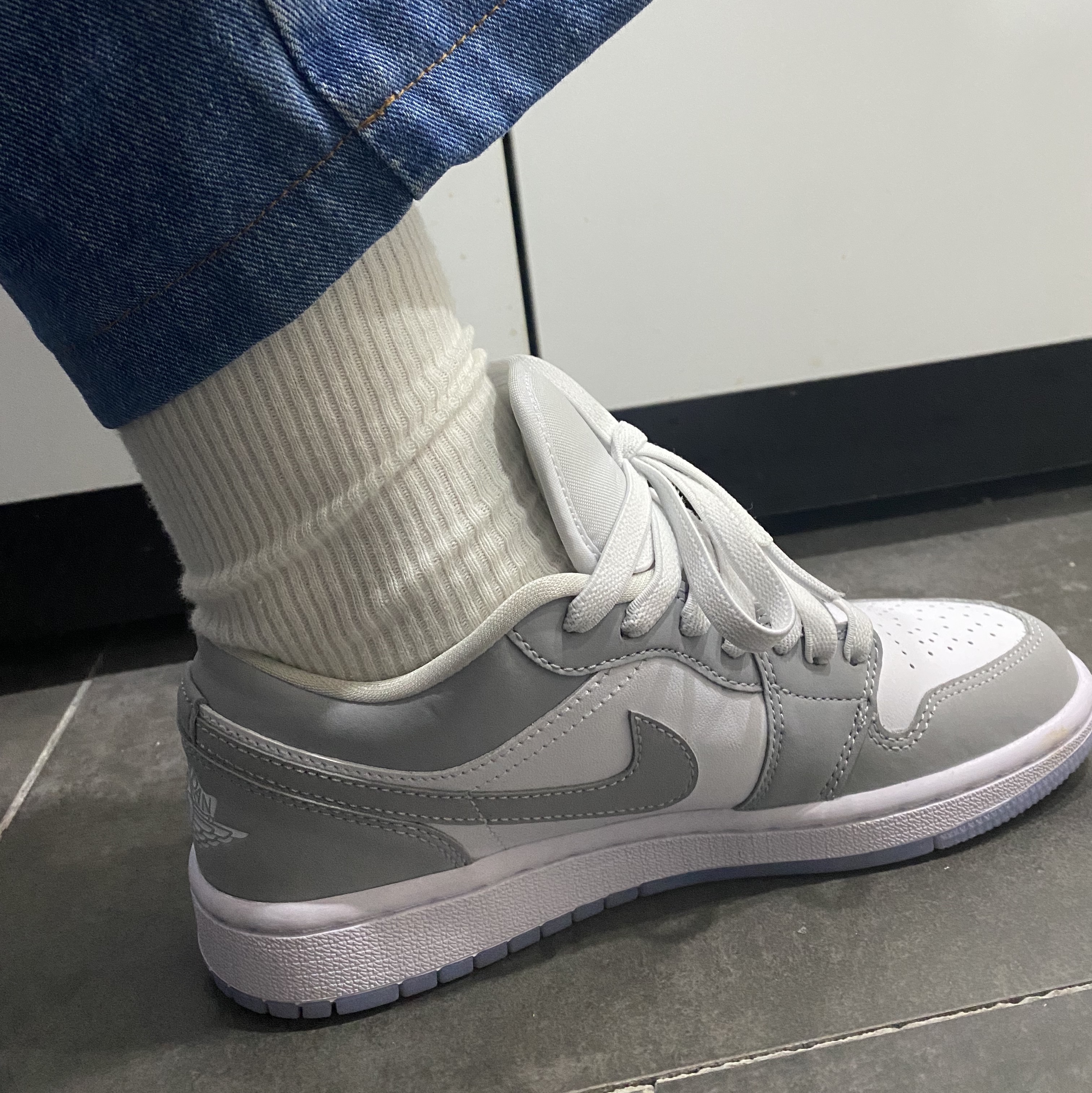 (W) Jordan 1 Low White Wolf Grey 착용 스타일