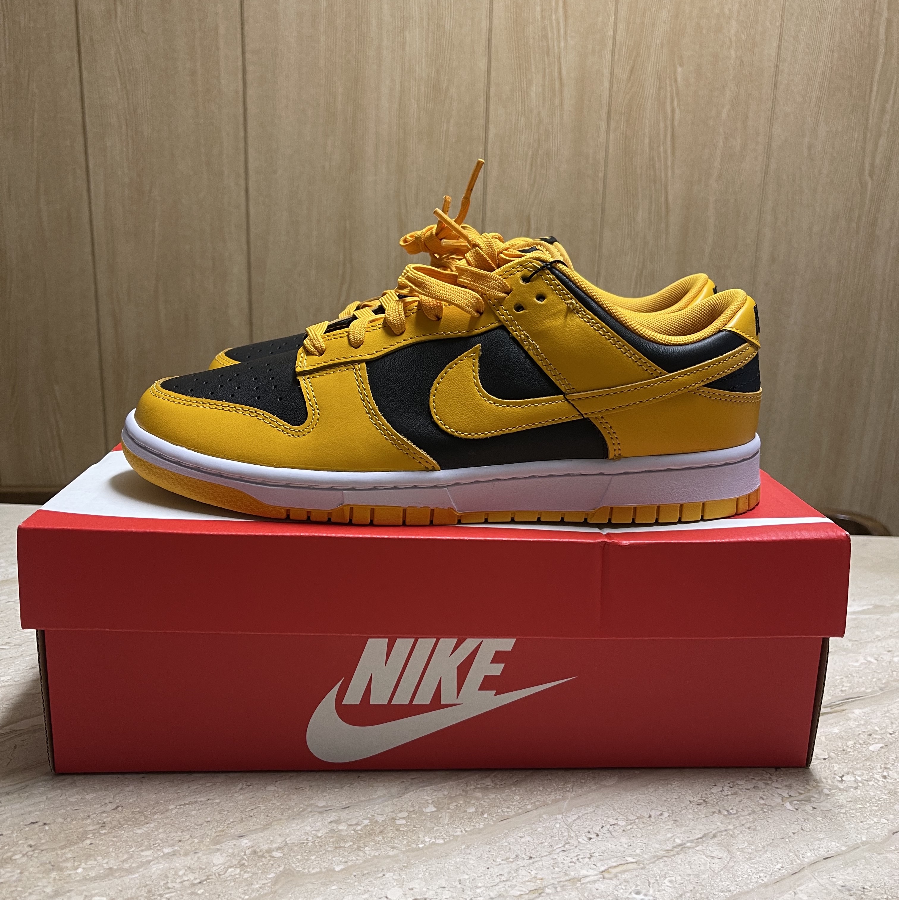 Nike Dunk Low Retro Championship Goldenrod 착용 스타일 - 2