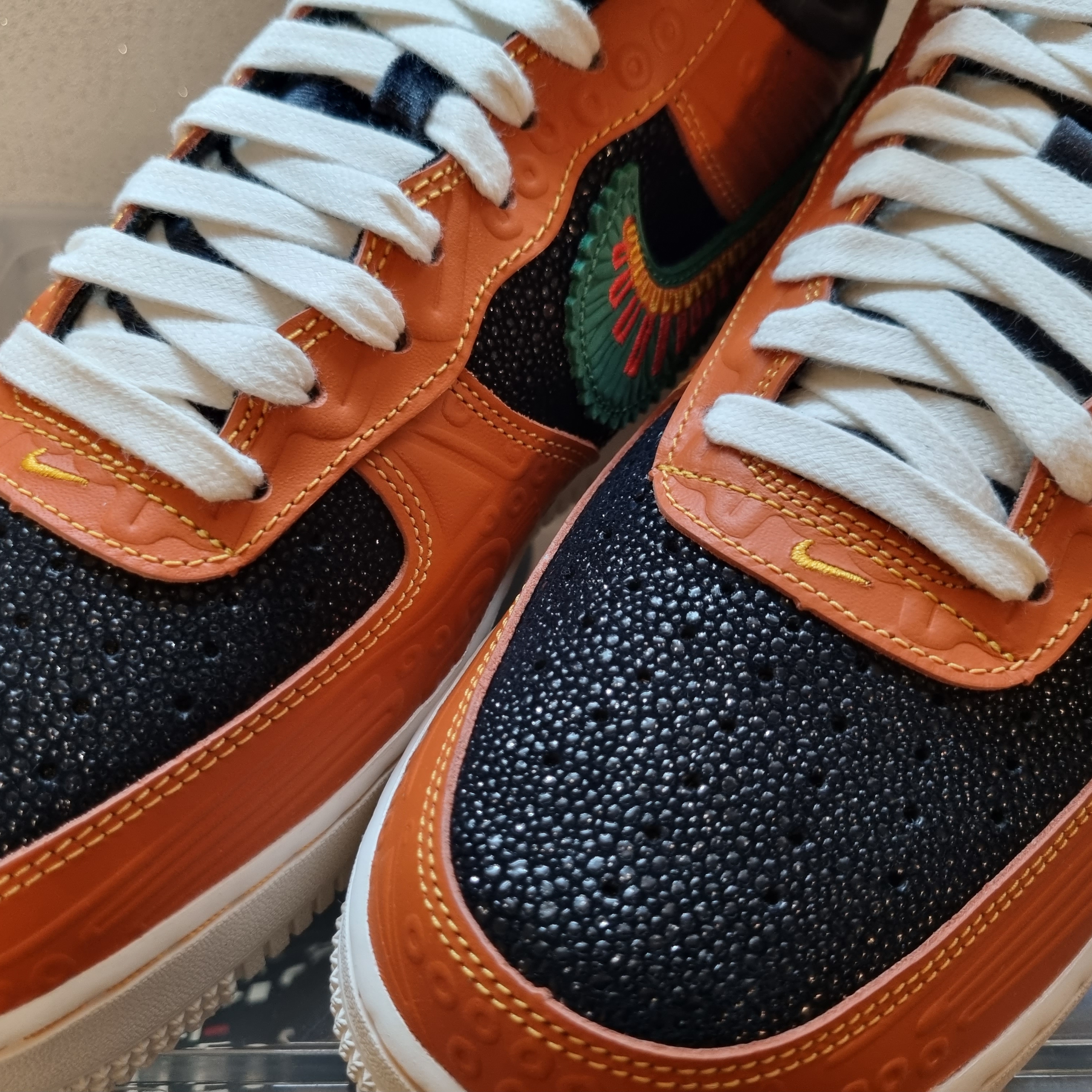Nike Air Force 1 '07 LX Siempre Familia 착용 스타일 - 1