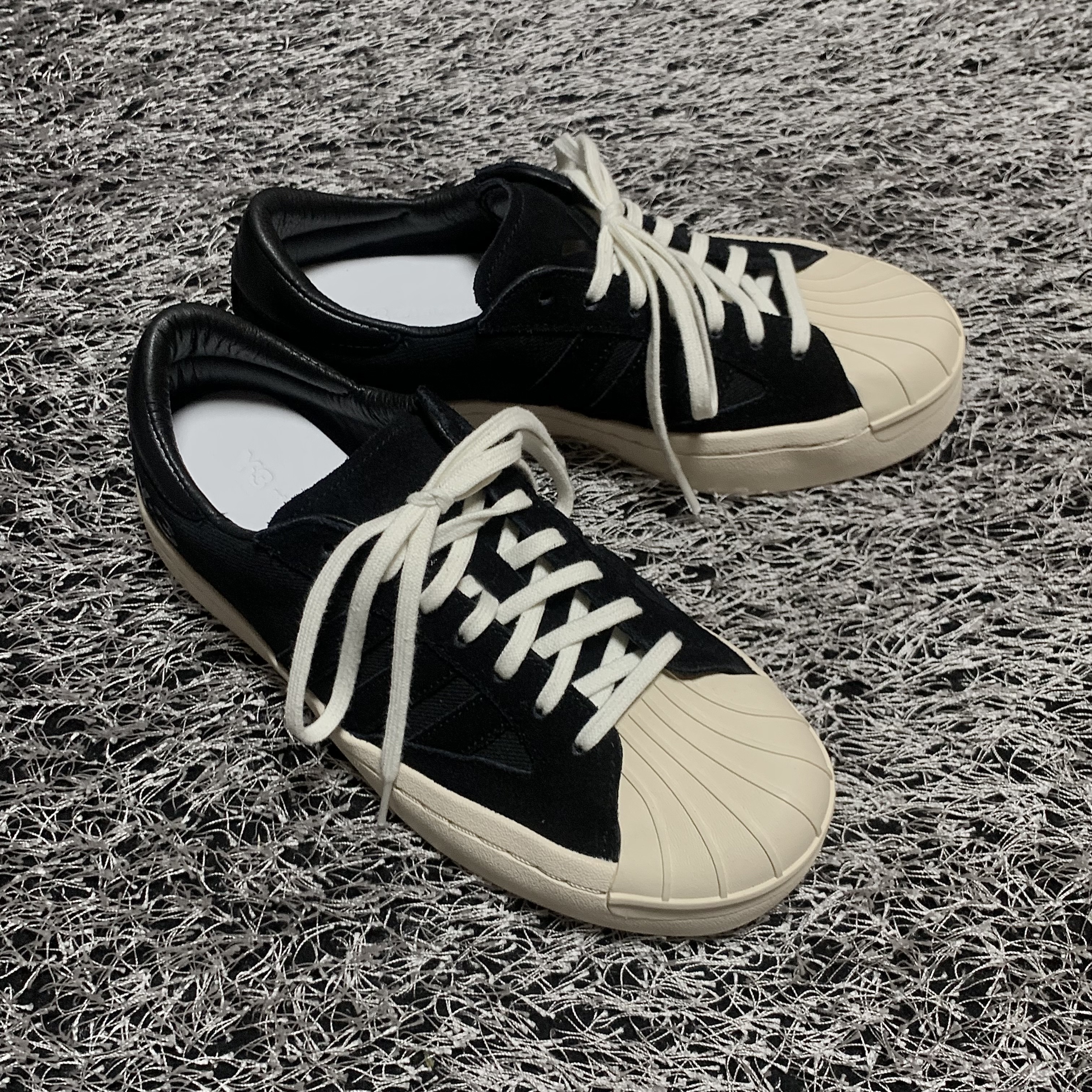 Y-3 Yohji Star Black 착용 스타일