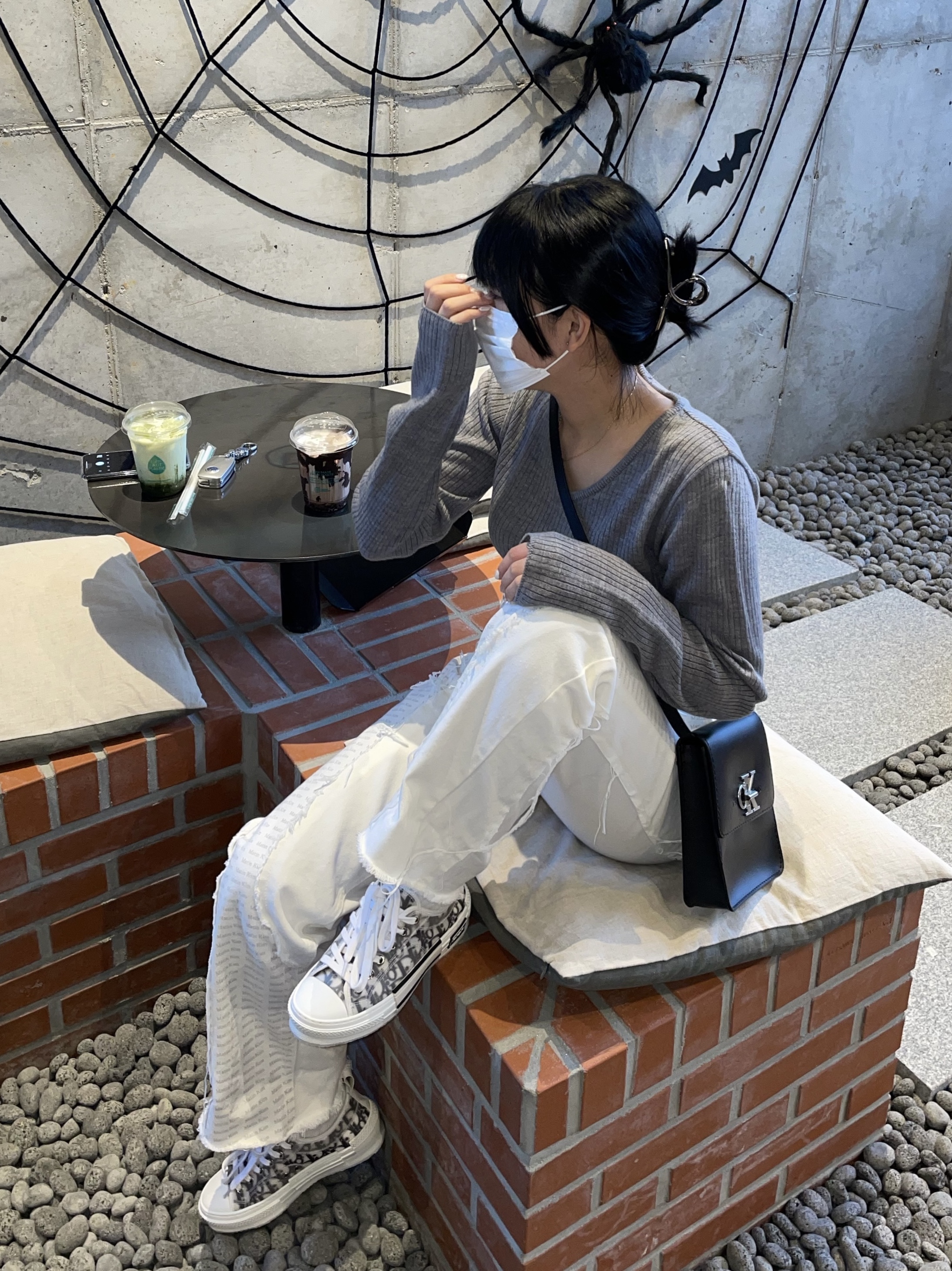 Dior B23 Low Dior Oblique White & Black 착용 스타일 - 1