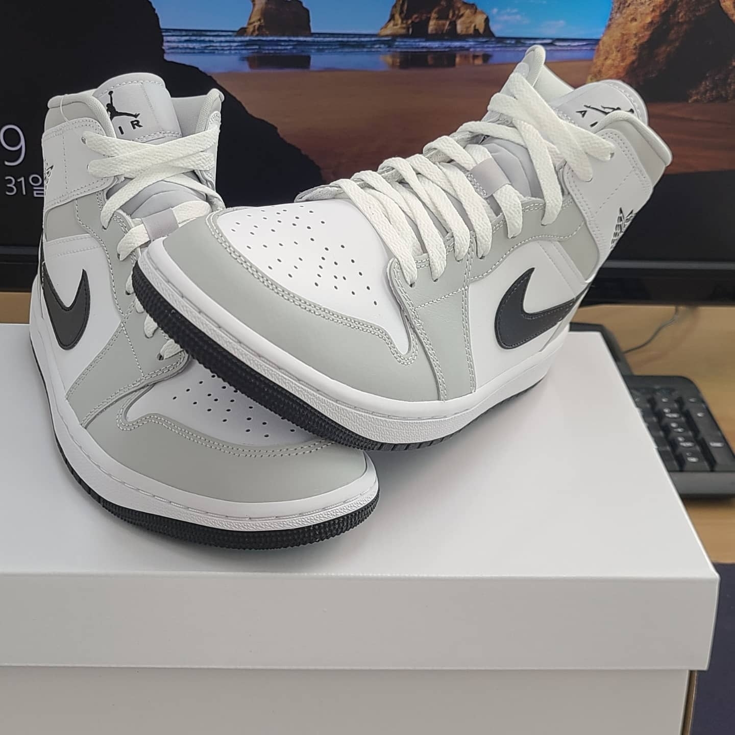 (W) Jordan 1 Mid Grey Fog 착용 스타일 - 3