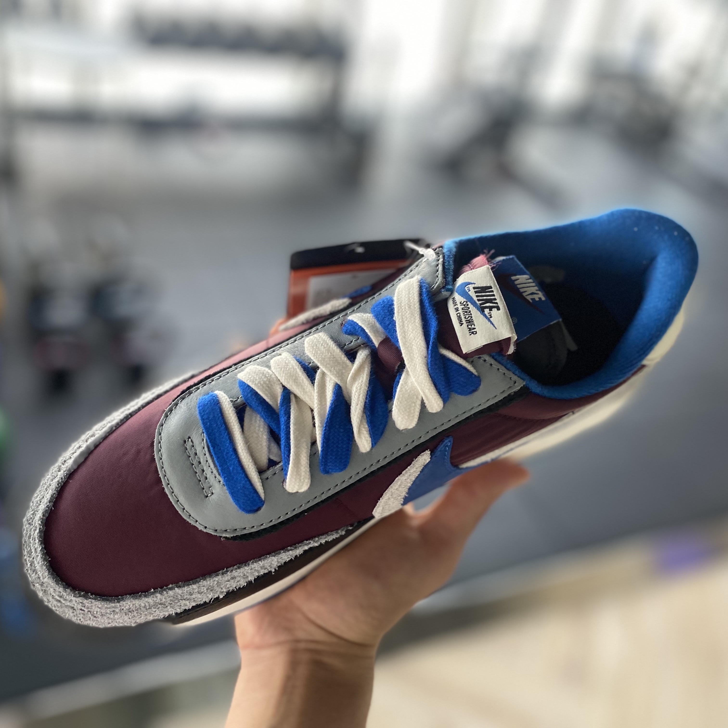 Nike x Sacai x Undercover LDWaffle Night Maroon Team Royal 착용 스타일 - 2