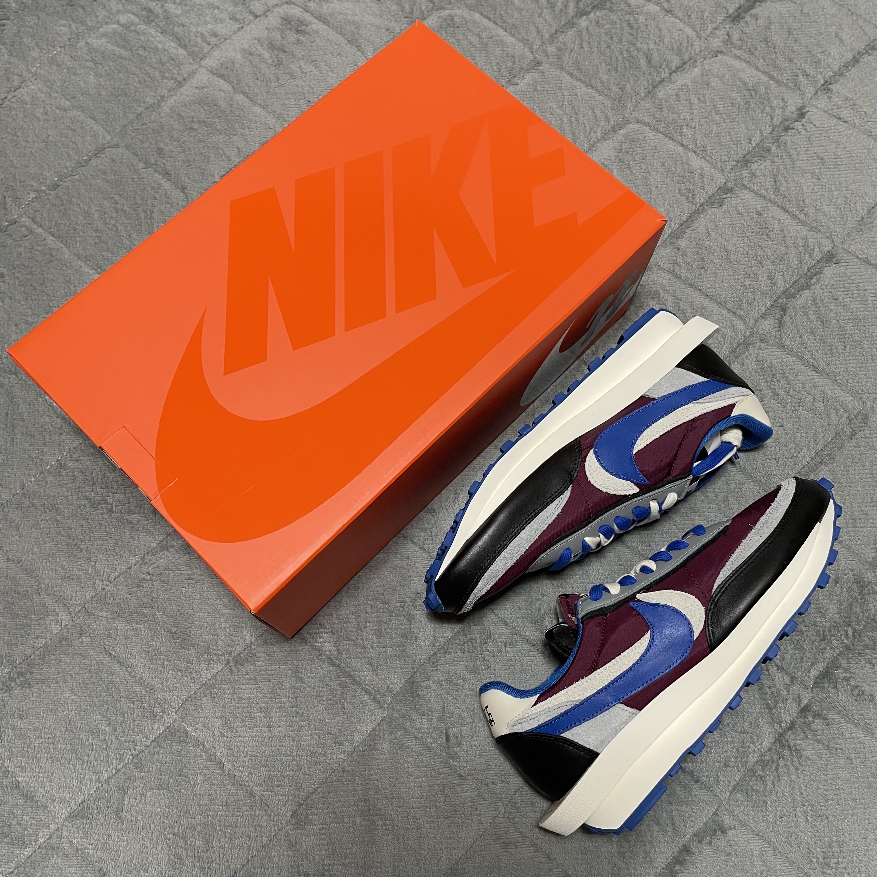 Nike x Sacai x Undercover LDWaffle Night Maroon Team Royal 착용 스타일