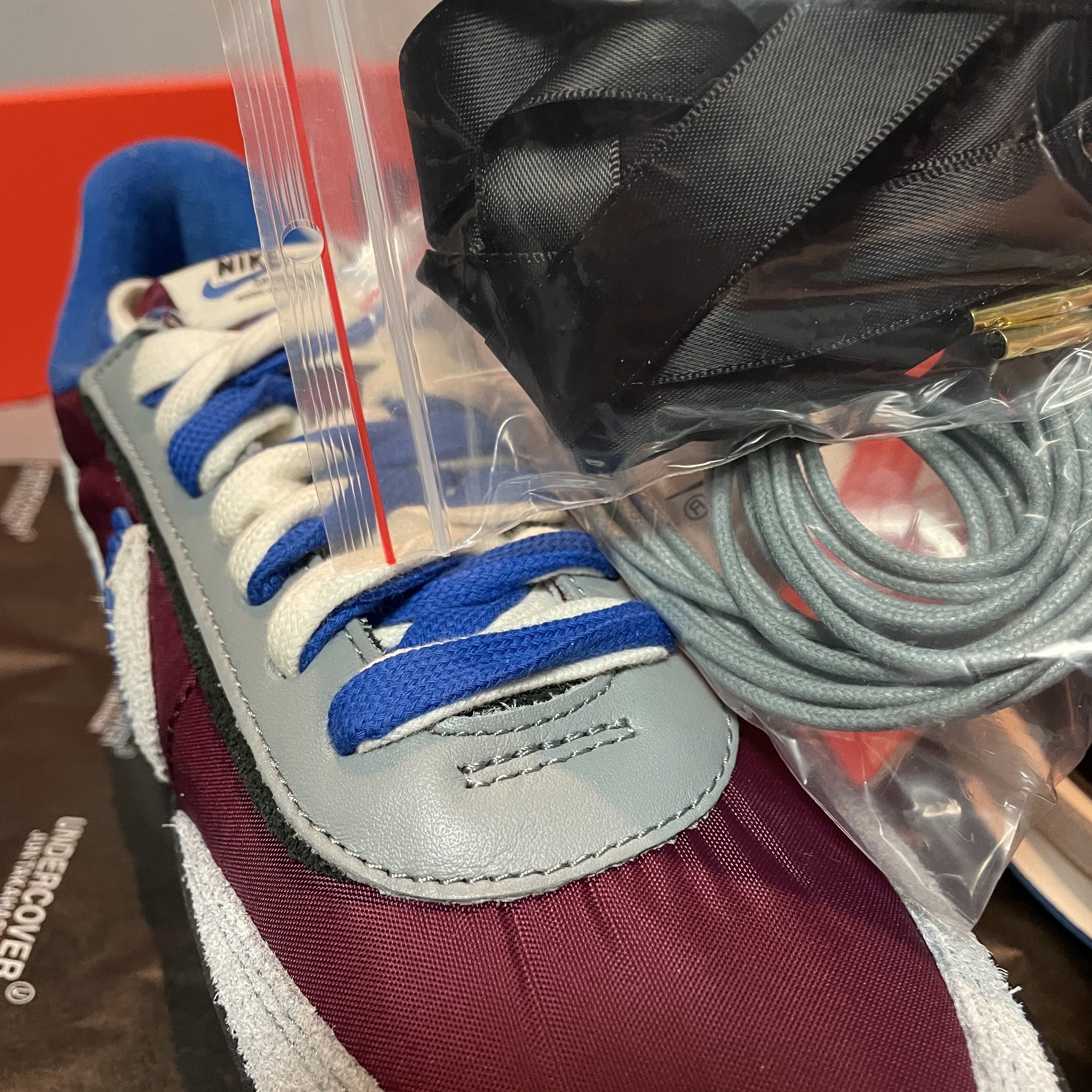 Nike x Sacai x Undercover LDWaffle Night Maroon Team Royal 착용 스타일 - 5