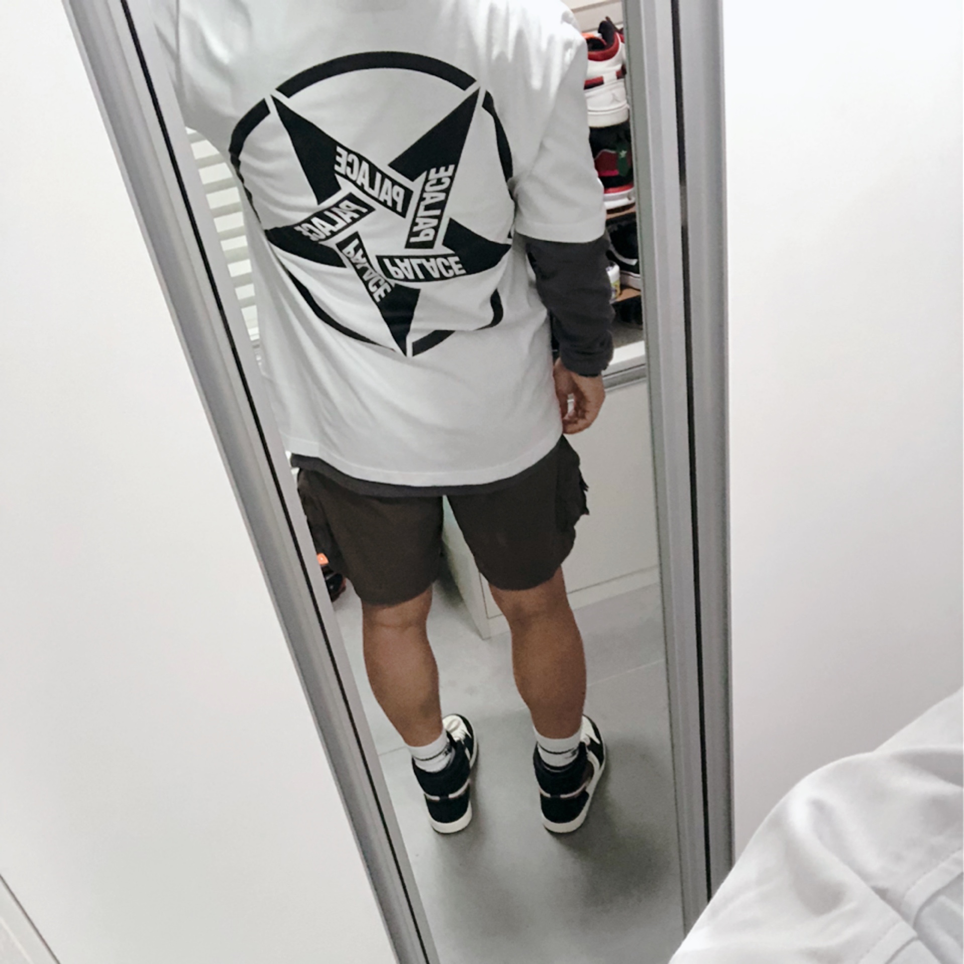 Palace Calm It Mosher T-Shirt White - 21FW, Nike ACG Cargo Shorts Ironstone - Asia 착용 스타일 - 2