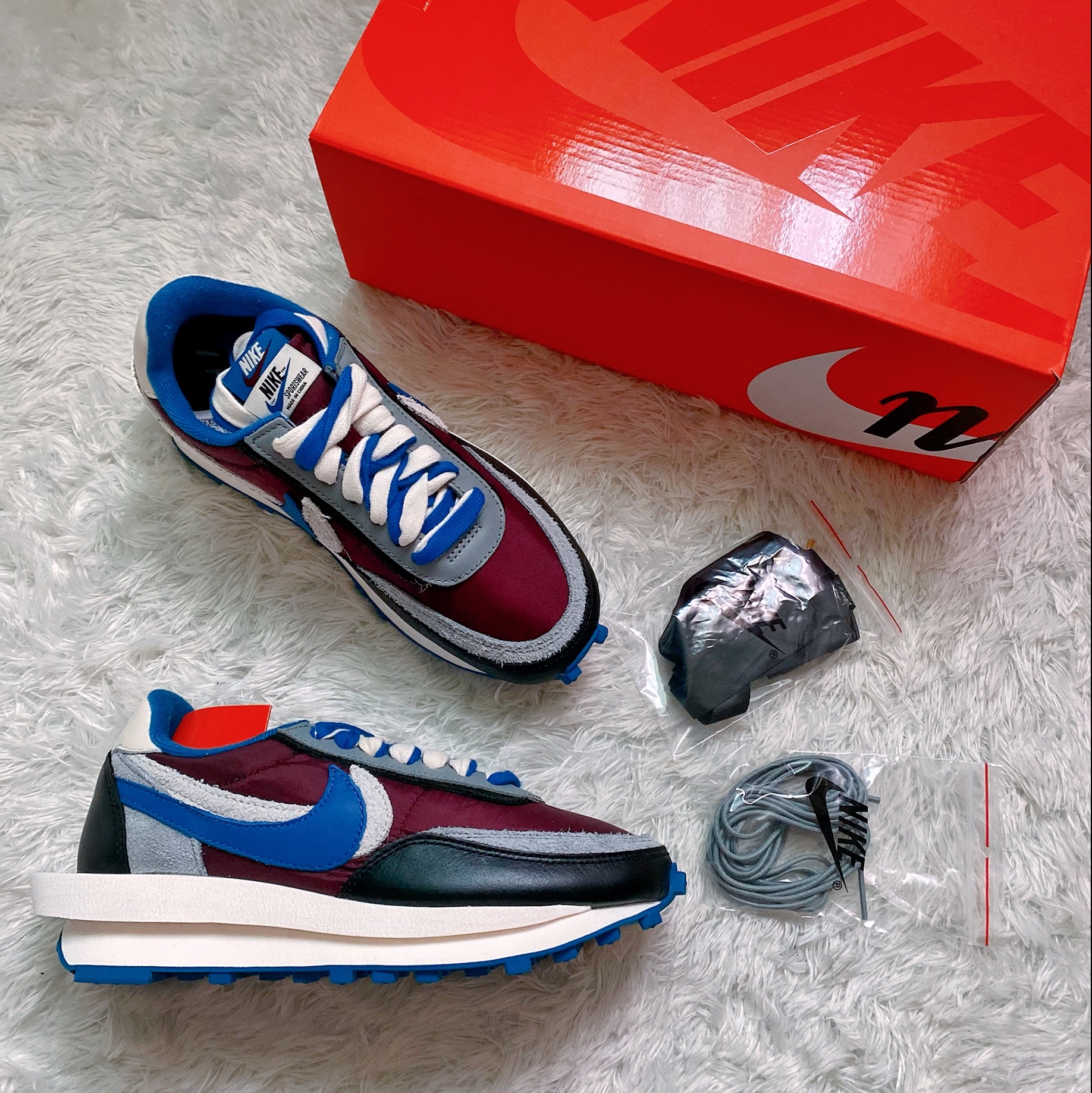 Nike x Sacai x Undercover LDWaffle Night Maroon Team Royal 착용 스타일 - 4