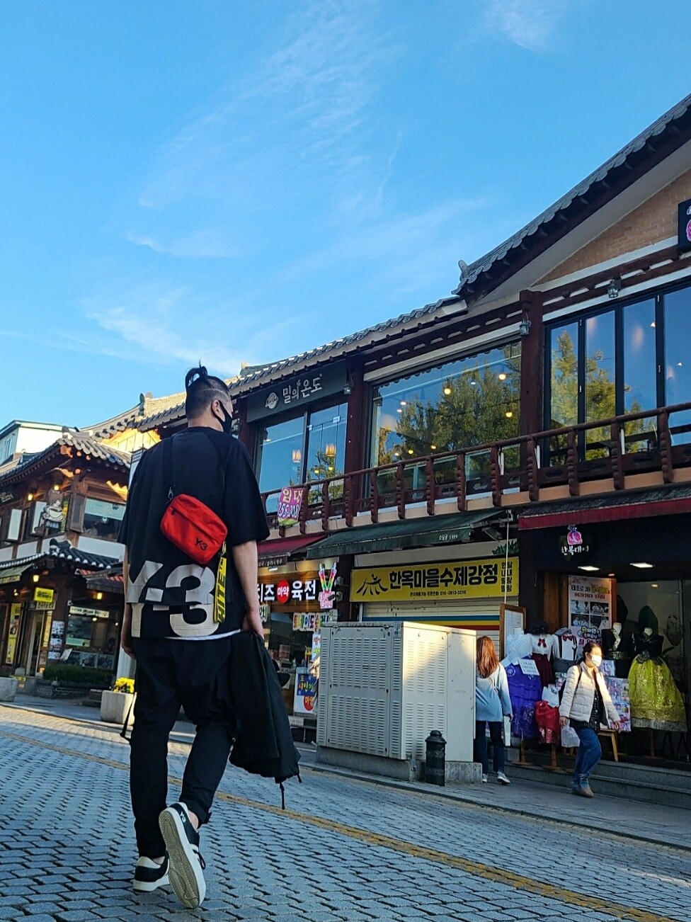Y-3 Yohji Star Black White 착용 스타일 - 3