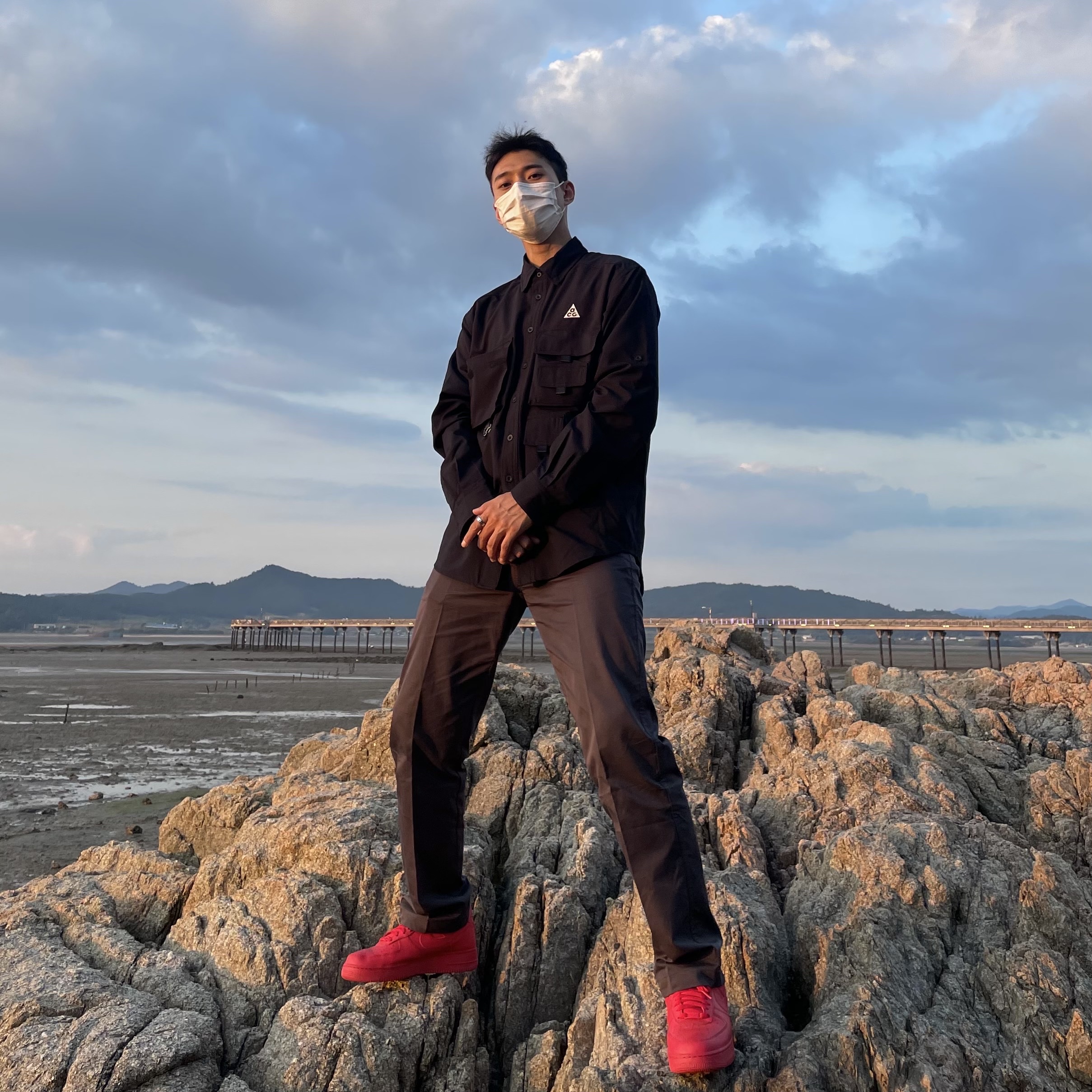 Nike Air Force 1 '07 LV8 Low 1 Triple Red, Nike ACG Devastation Trail Work Shirt Black - Asia 착용 스타일