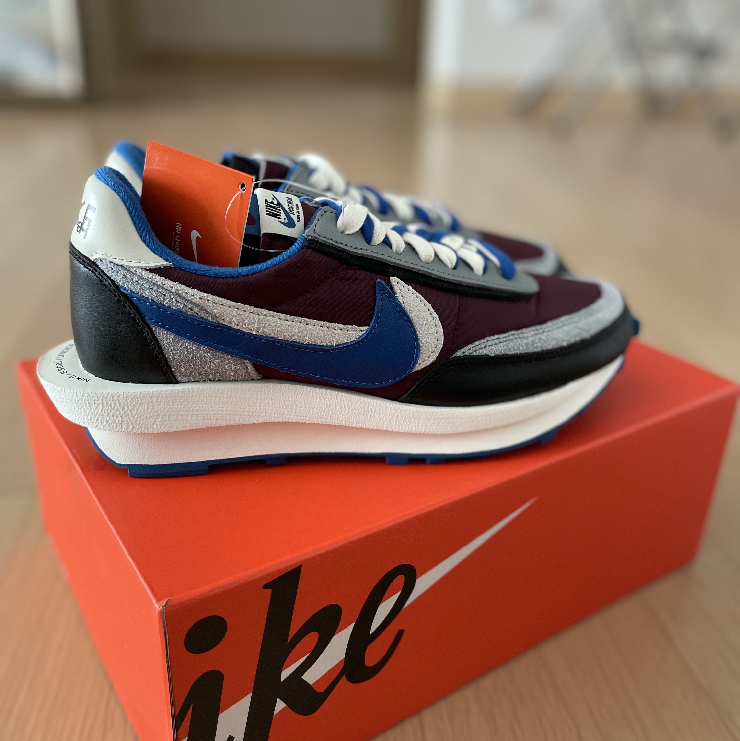 Nike x Sacai x Undercover LDWaffle Night Maroon Team Royal 착용 스타일 - 2