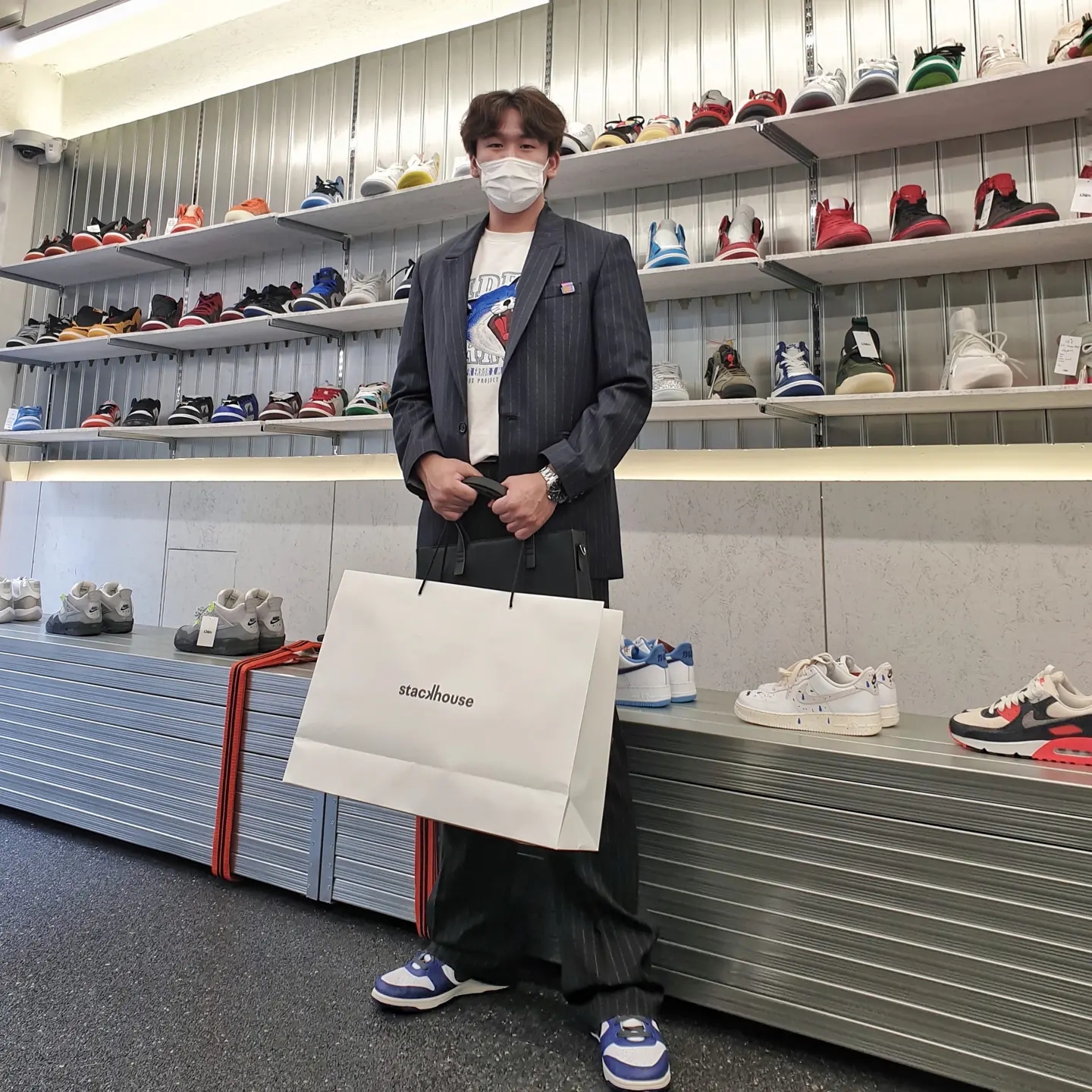Nike x Ambush Dunk High Deep Royal Blue, Jordan 1 x Trophy Room Retro High OG SP Chicago (Friends & Family) 착용 스타일 - 2