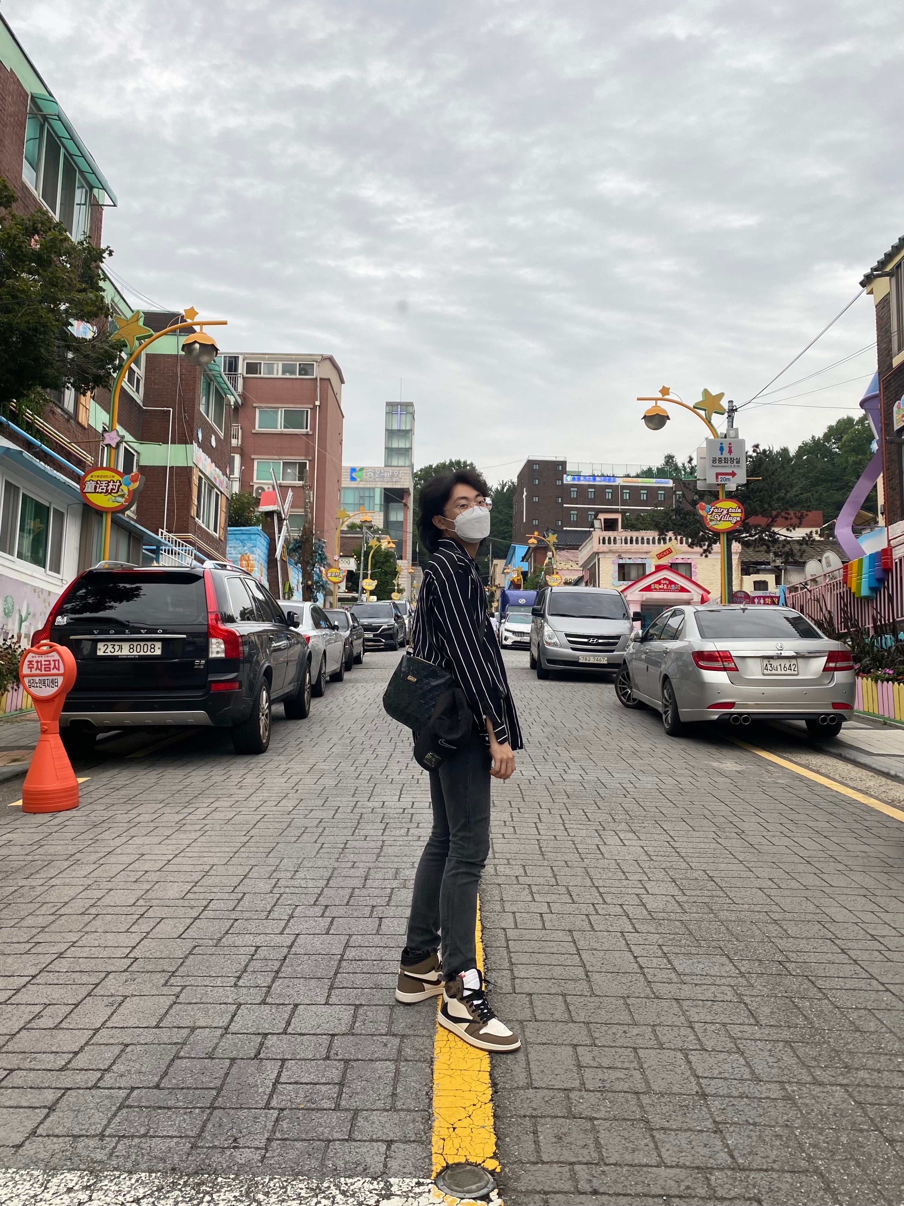 Jordan 1 x Travis Scott Retro High OG SP Mocha 착용 스타일 - 3