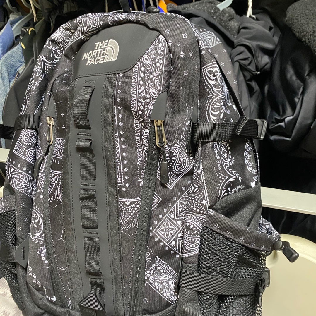 The North Face Big Shot Jet Black 착용 스타일