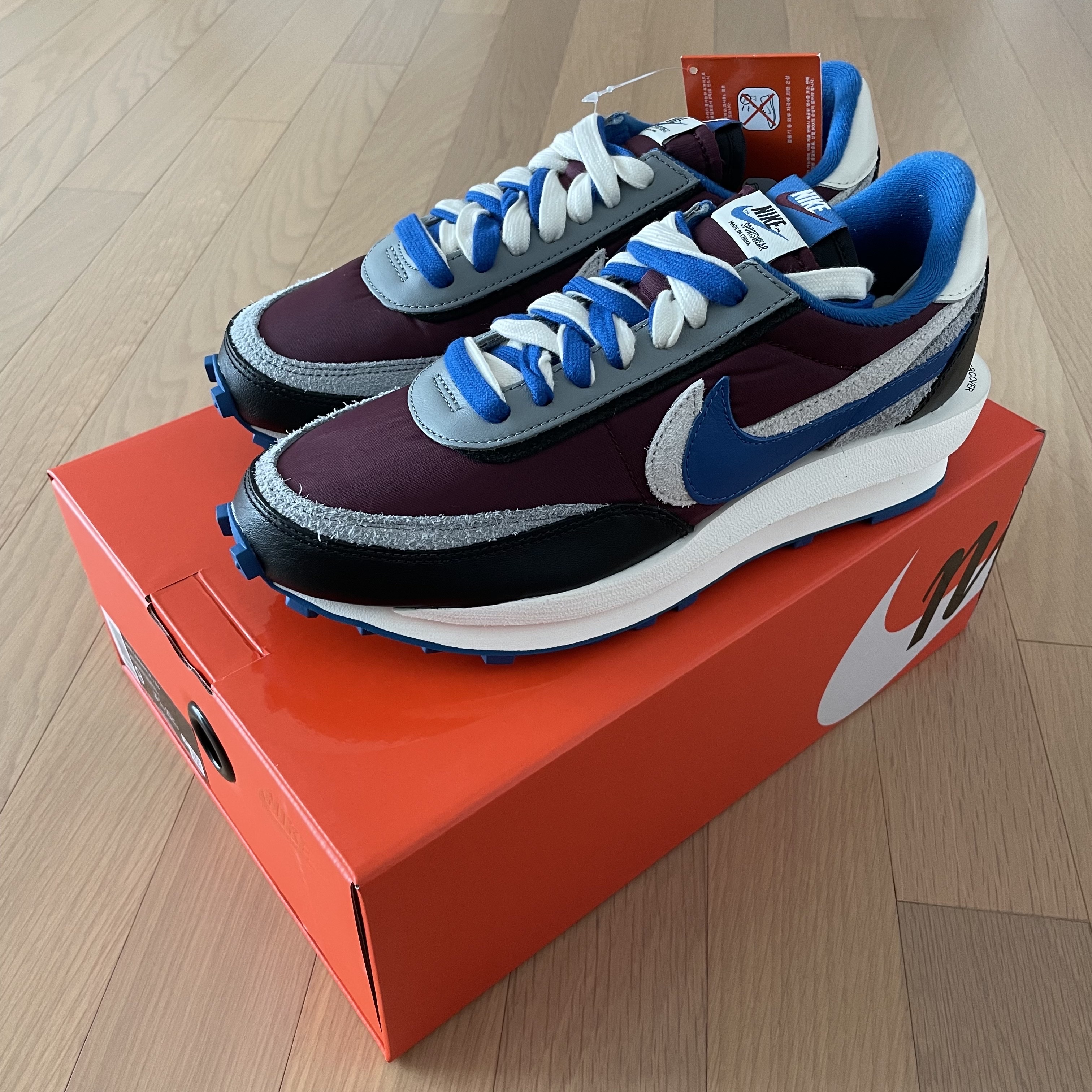 Nike x Sacai x Undercover LDWaffle Night Maroon Team Royal 착용 스타일 - 3