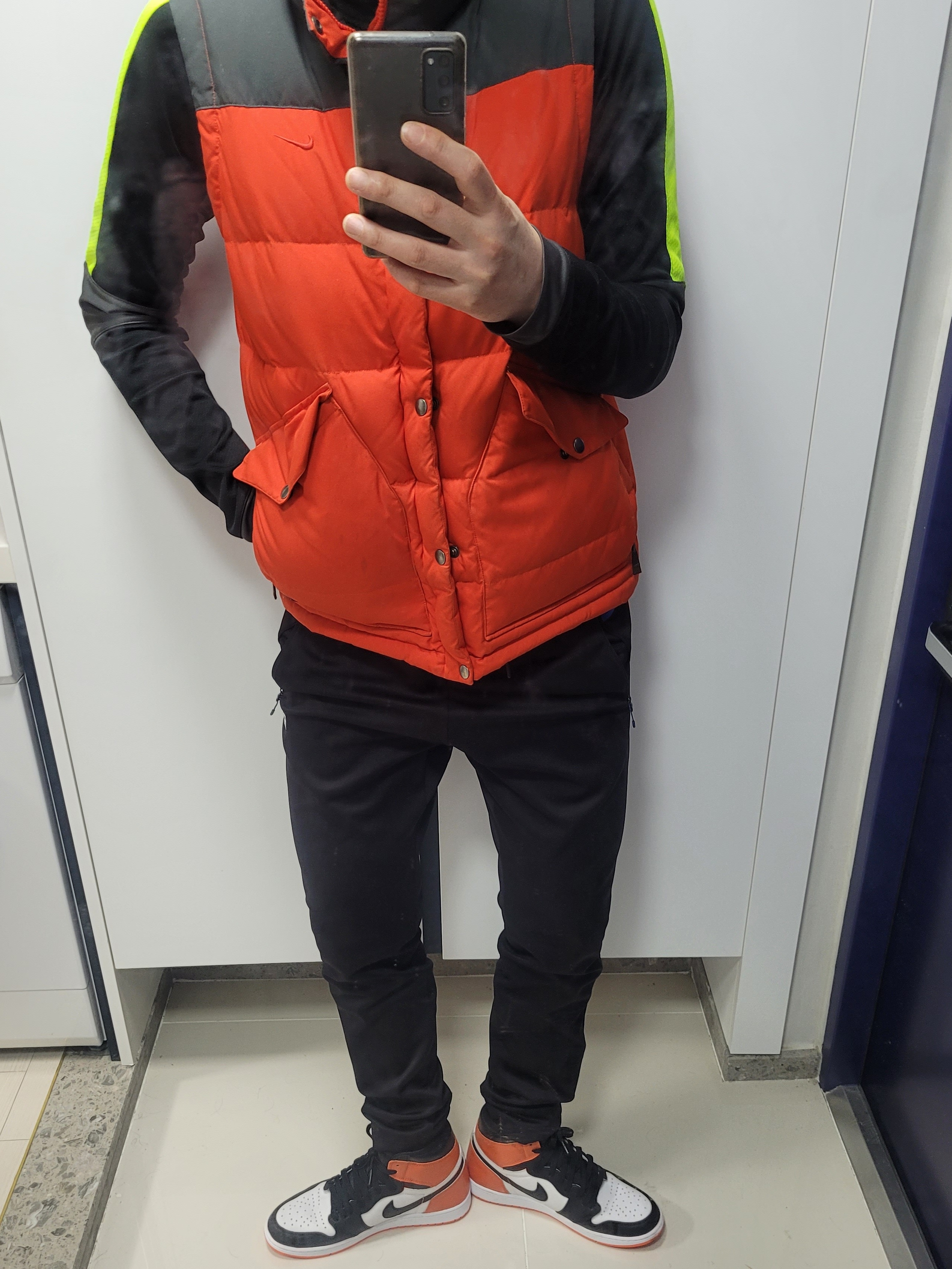 Jordan 1 Retro High OG Electro Orange 착용 스타일
