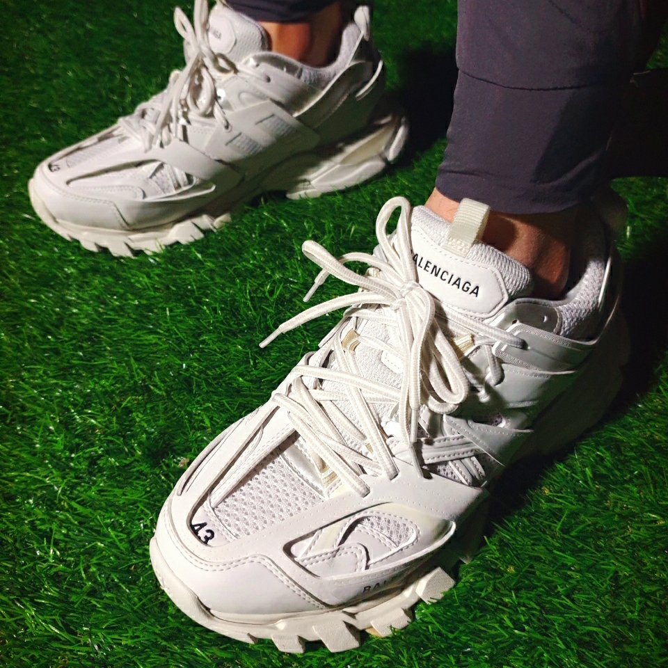 Balenciaga Track Sneakers White 2019 착용 스타일 - 5