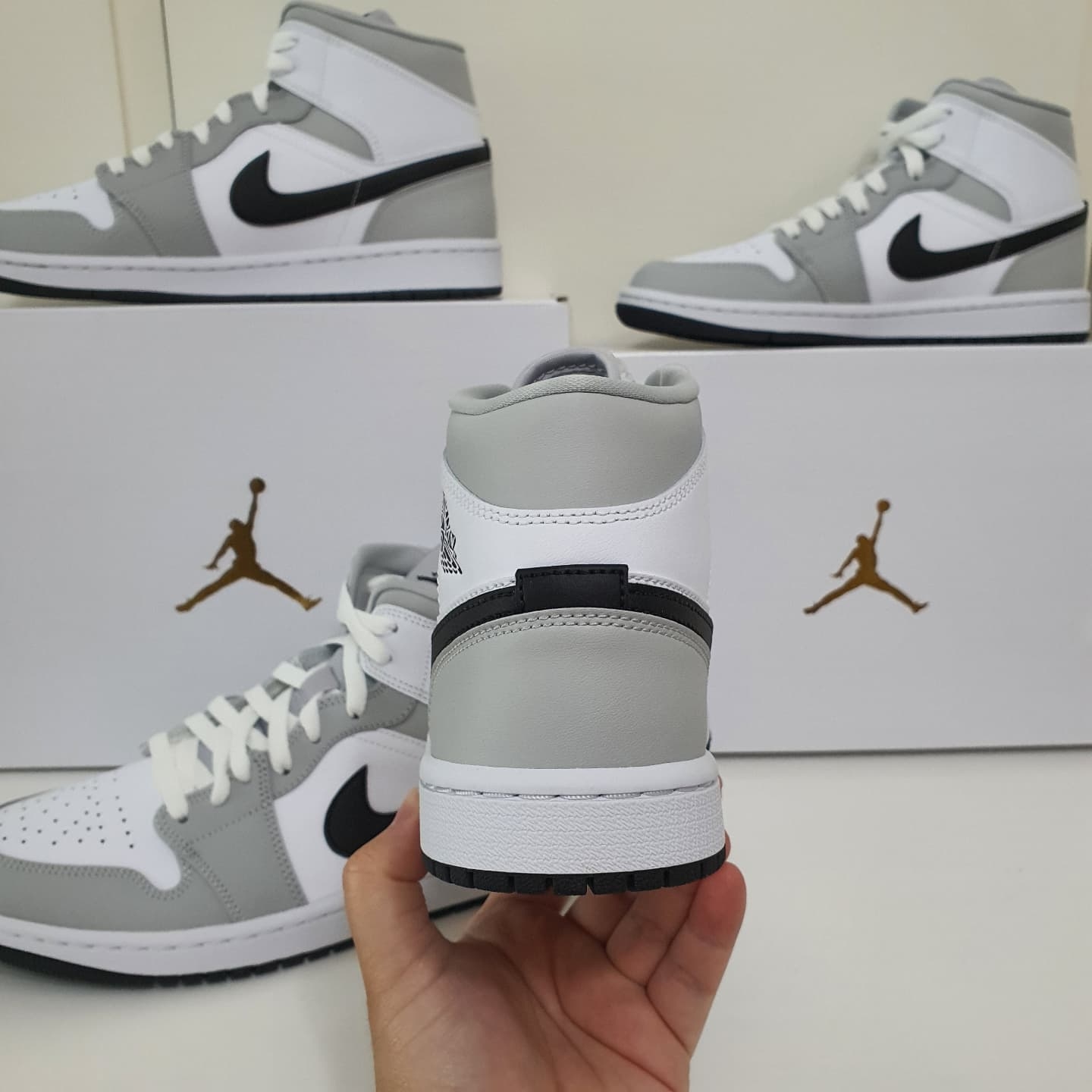 (W) Jordan 1 Mid Grey Fog 착용 스타일 - 5