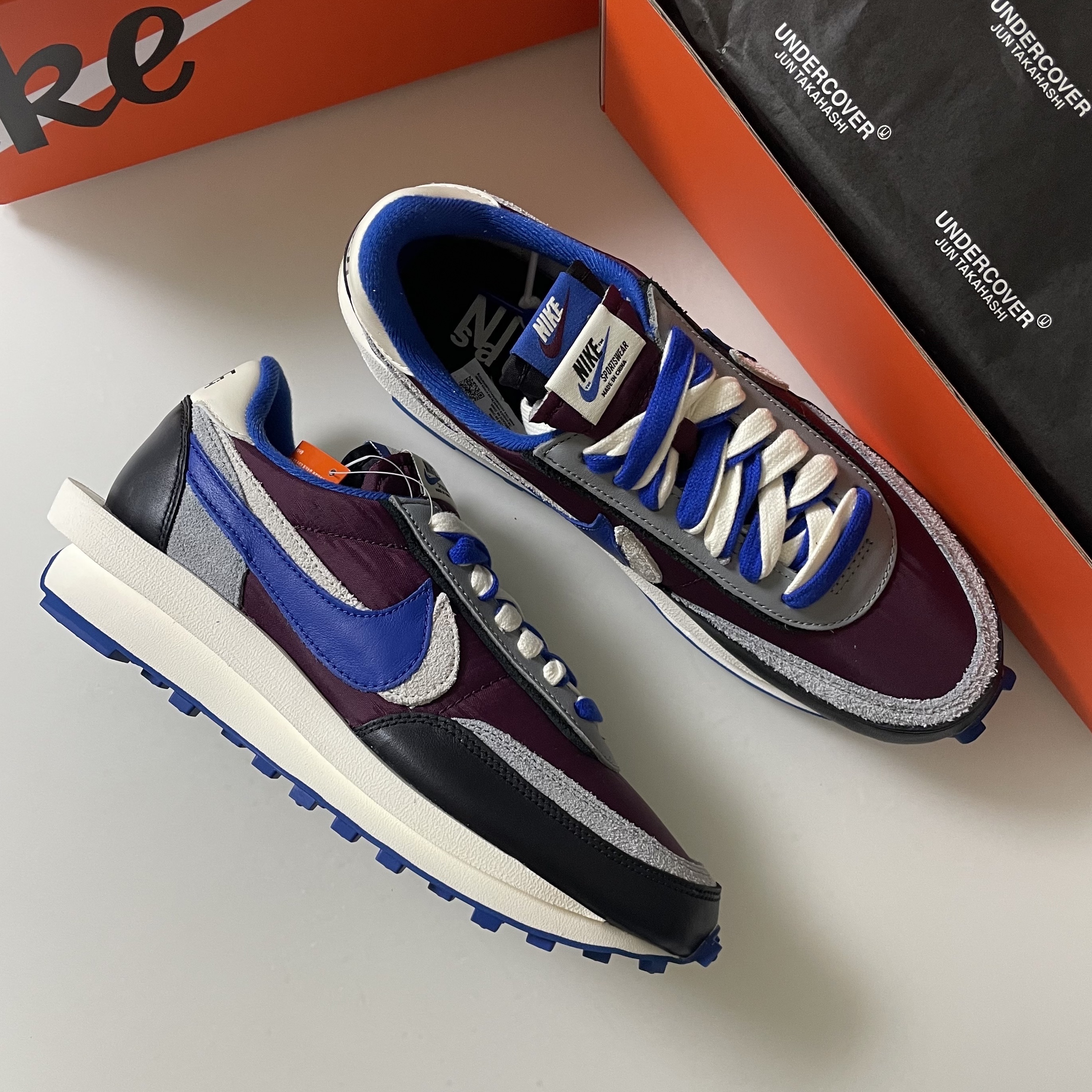 Nike x Sacai x Undercover LDWaffle Night Maroon Team Royal 착용 스타일 - 1