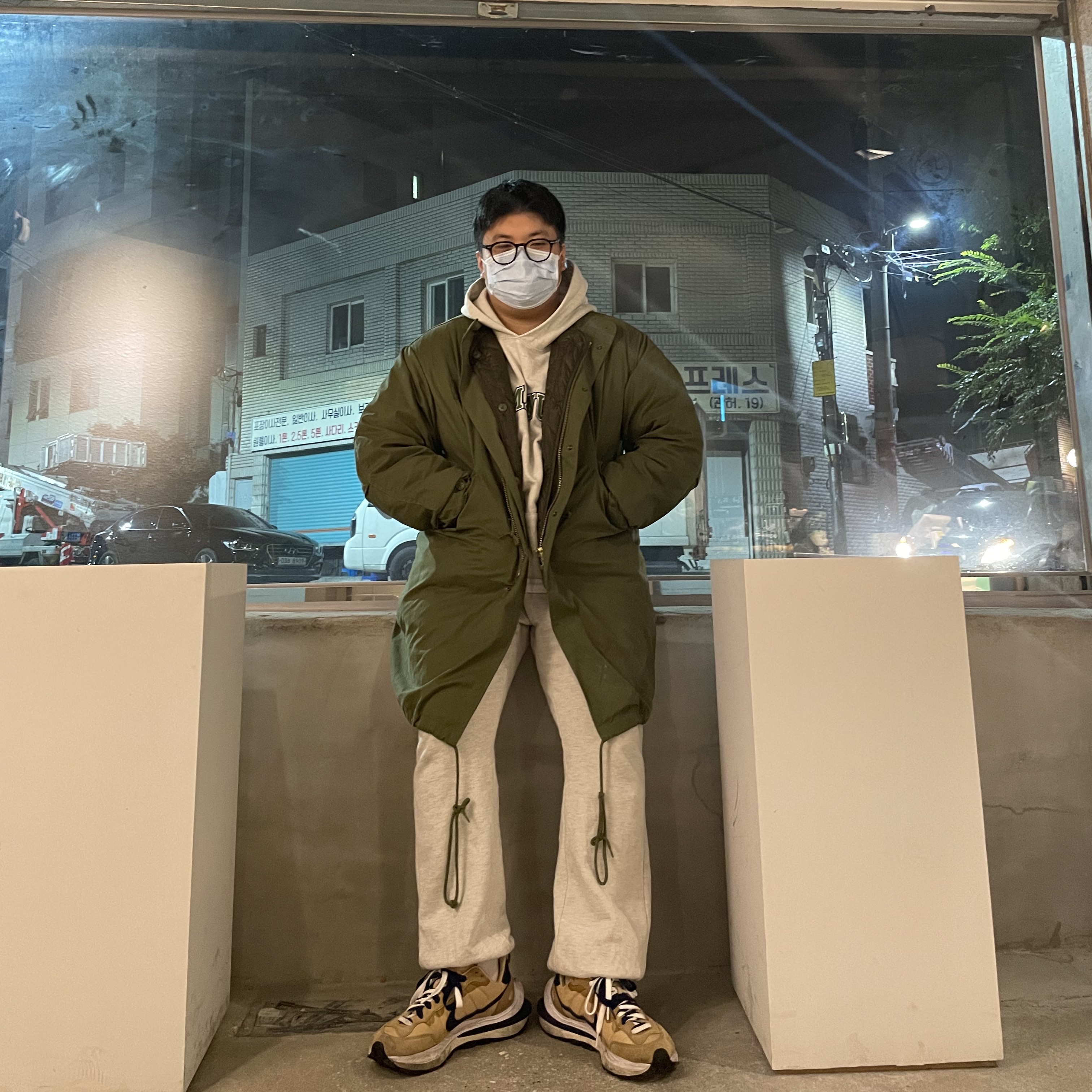 Nike x Sacai VaporWaffle Sesame and Blue Void 착용 스타일