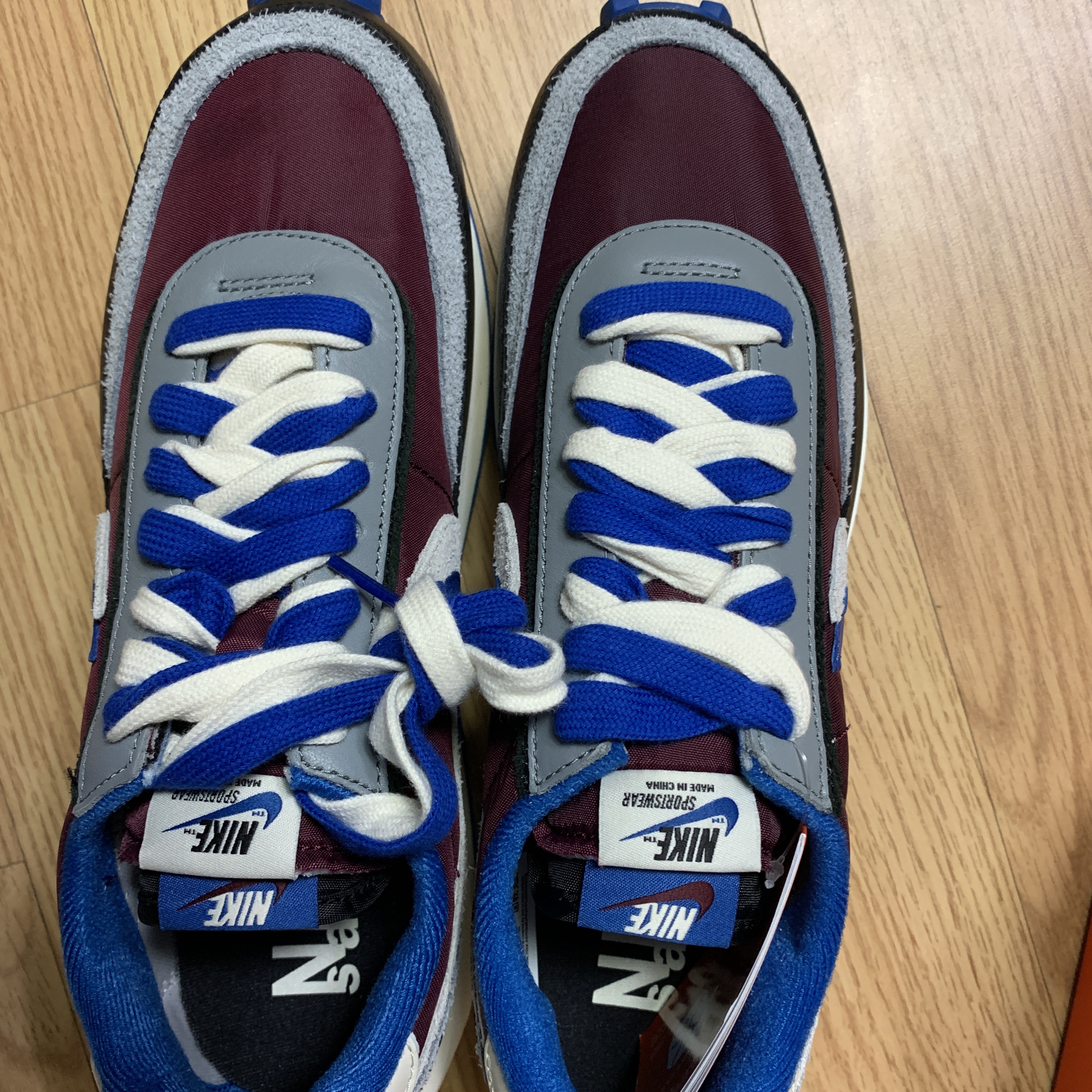 Nike x Sacai x Undercover LDWaffle Night Maroon Team Royal 착용 스타일 - 3