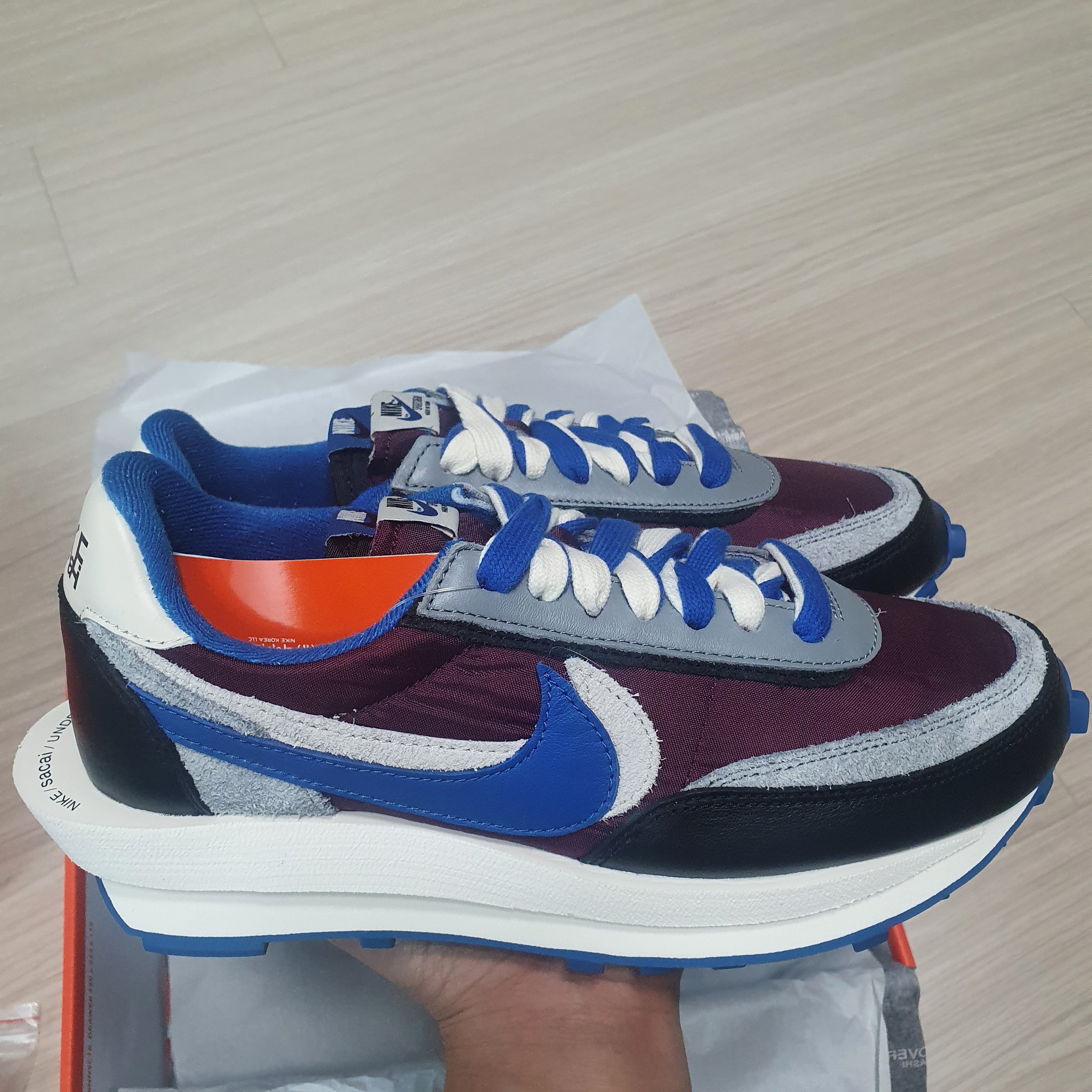 Nike x Sacai x Undercover LDWaffle Night Maroon Team Royal 착용 스타일 - 3