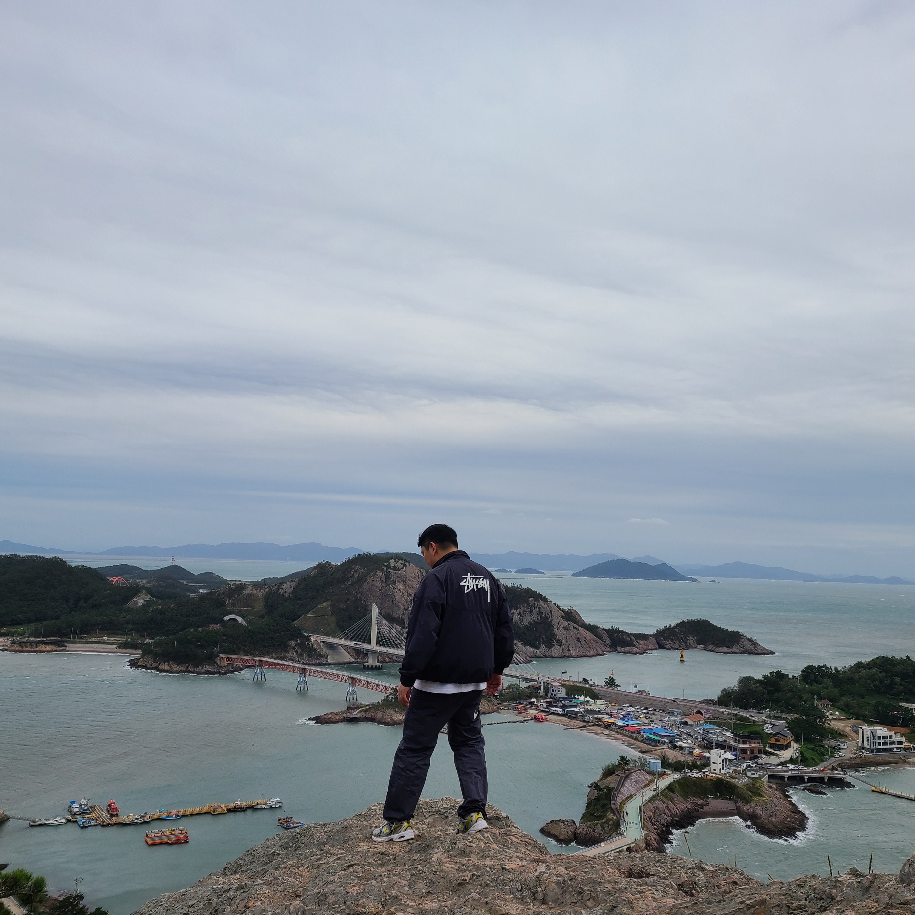 Nike x Stussy Windrunner Jacket Off Noir, Nike x Stussy Beach Pants Off Noir 착용 스타일