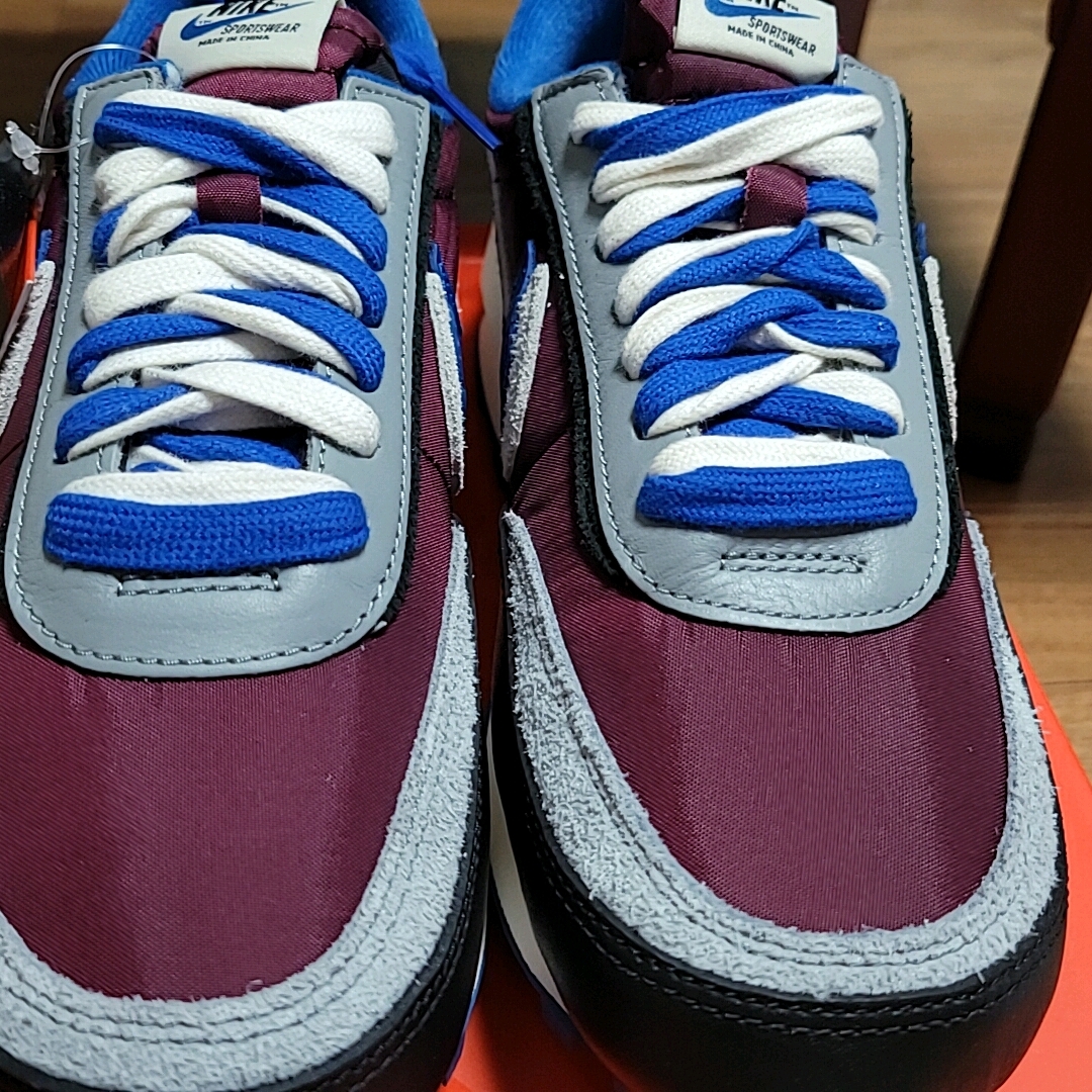 Nike x Sacai x Undercover LDWaffle Night Maroon Team Royal 착용 스타일 - 2