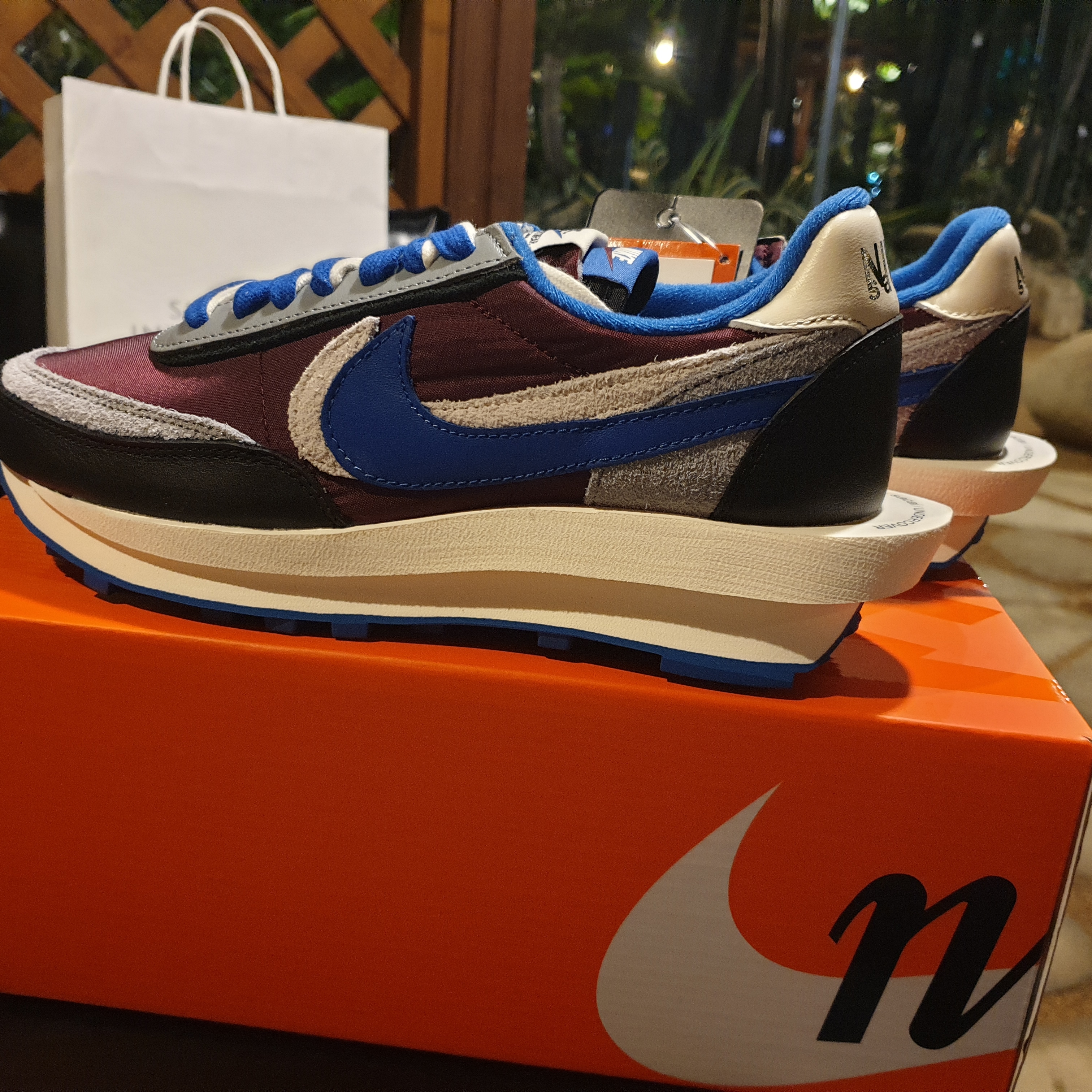 Nike x Sacai x Undercover LDWaffle Night Maroon Team Royal 착용 스타일