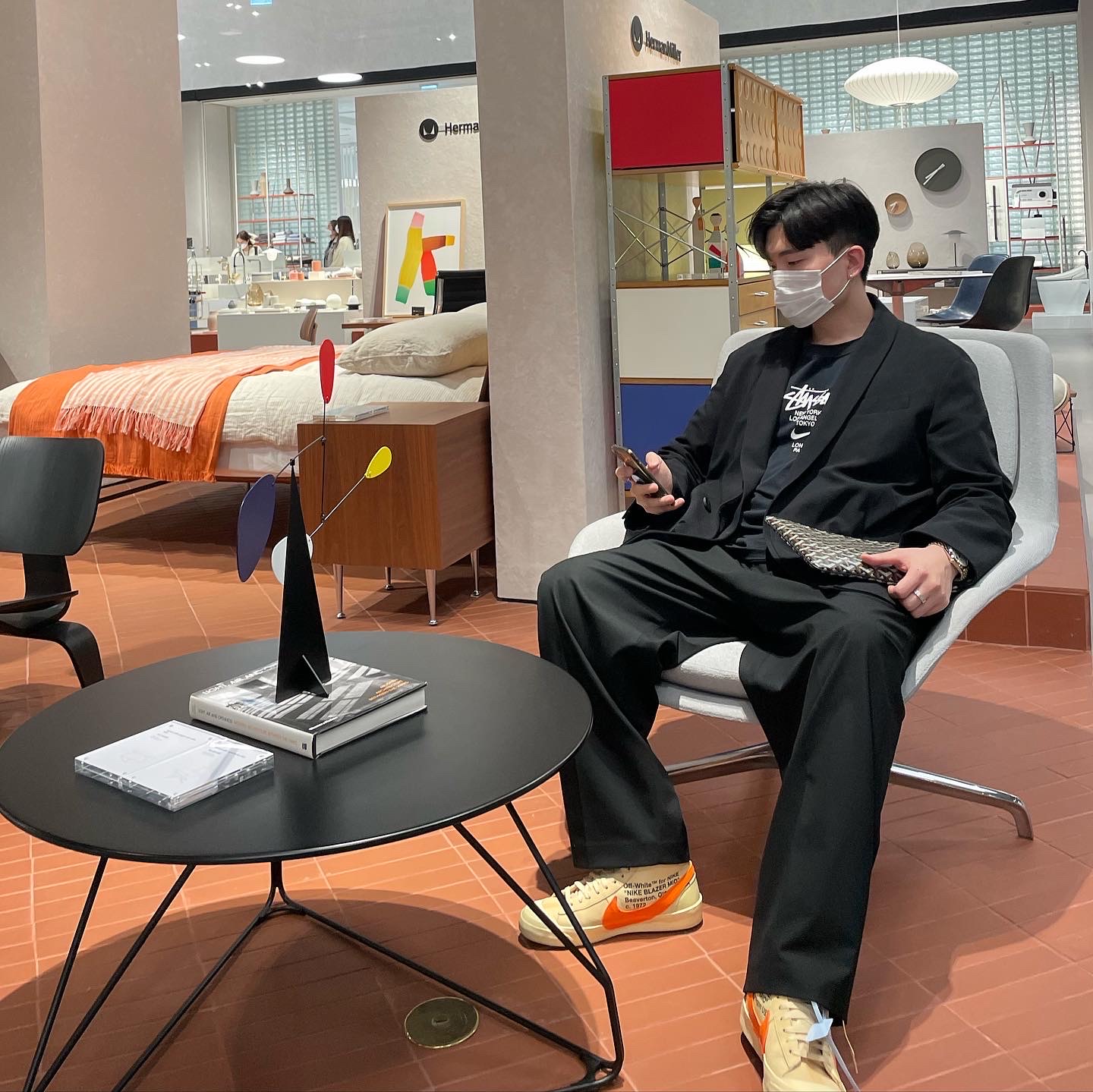 Nike x Off-White Blazer Mid Off-White All Hallow's Eve, Nike x Stussy WT T-Shirt Black - US/EU 착용 스타일 - 3