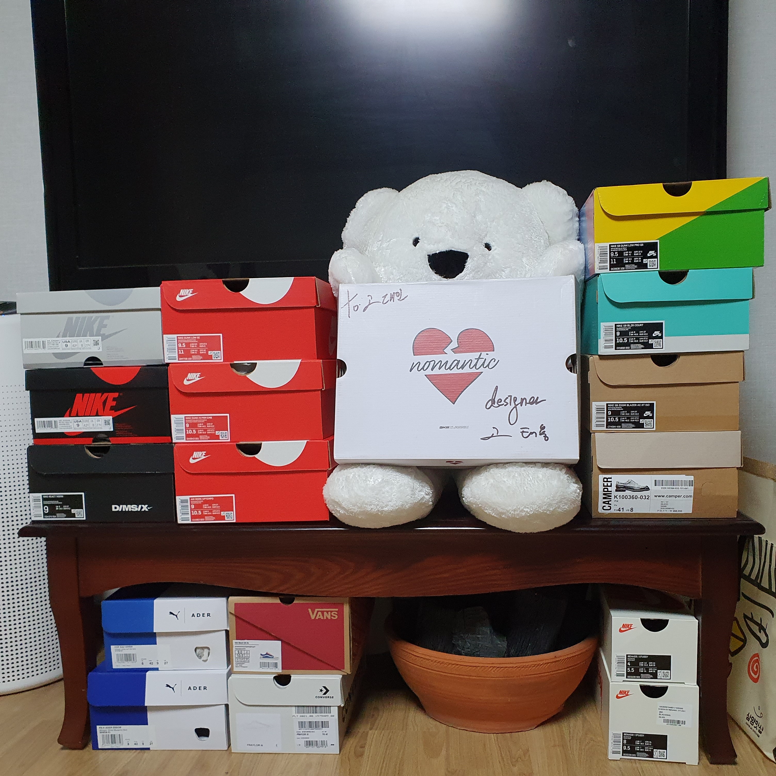 Jordan 1 Retro High OG Light Fusion Red, Nike x Parra SB Dunk Low Pro Abstract Art 착용 스타일