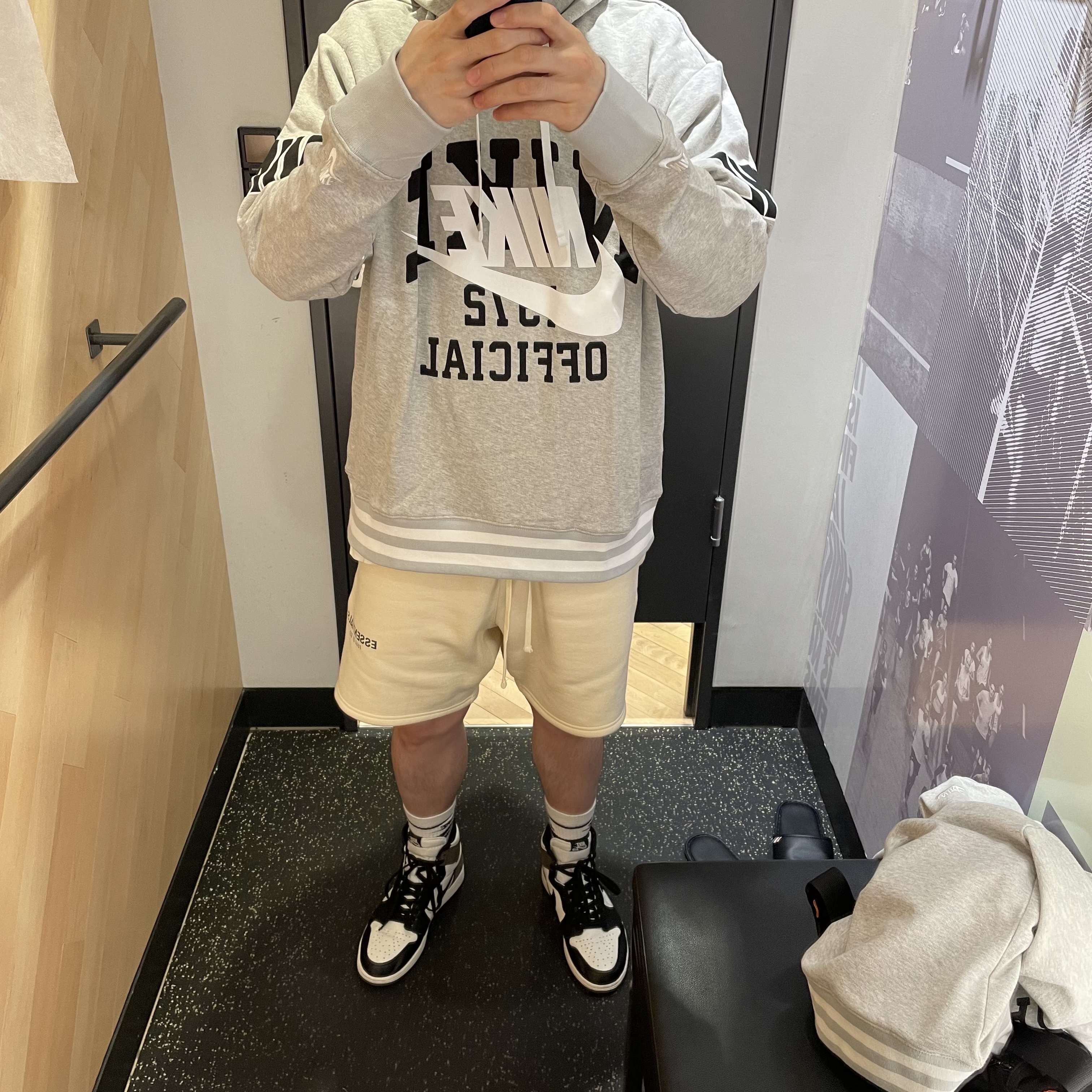 Essentials Sweatshorts Cream - 21SS, Jordan 1 Retro High OG Black White 2014 착용 스타일