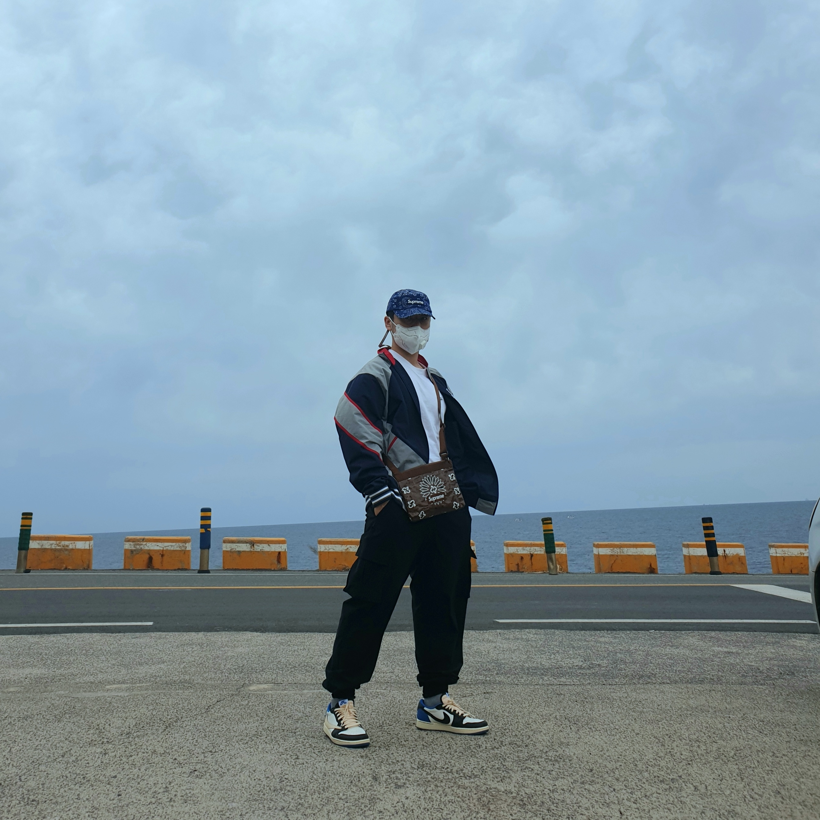 Supreme Bandana Camp Cap Navy - 21SS, Supreme Bandana Tarp Side Bag Brown - 21SS 착용 스타일