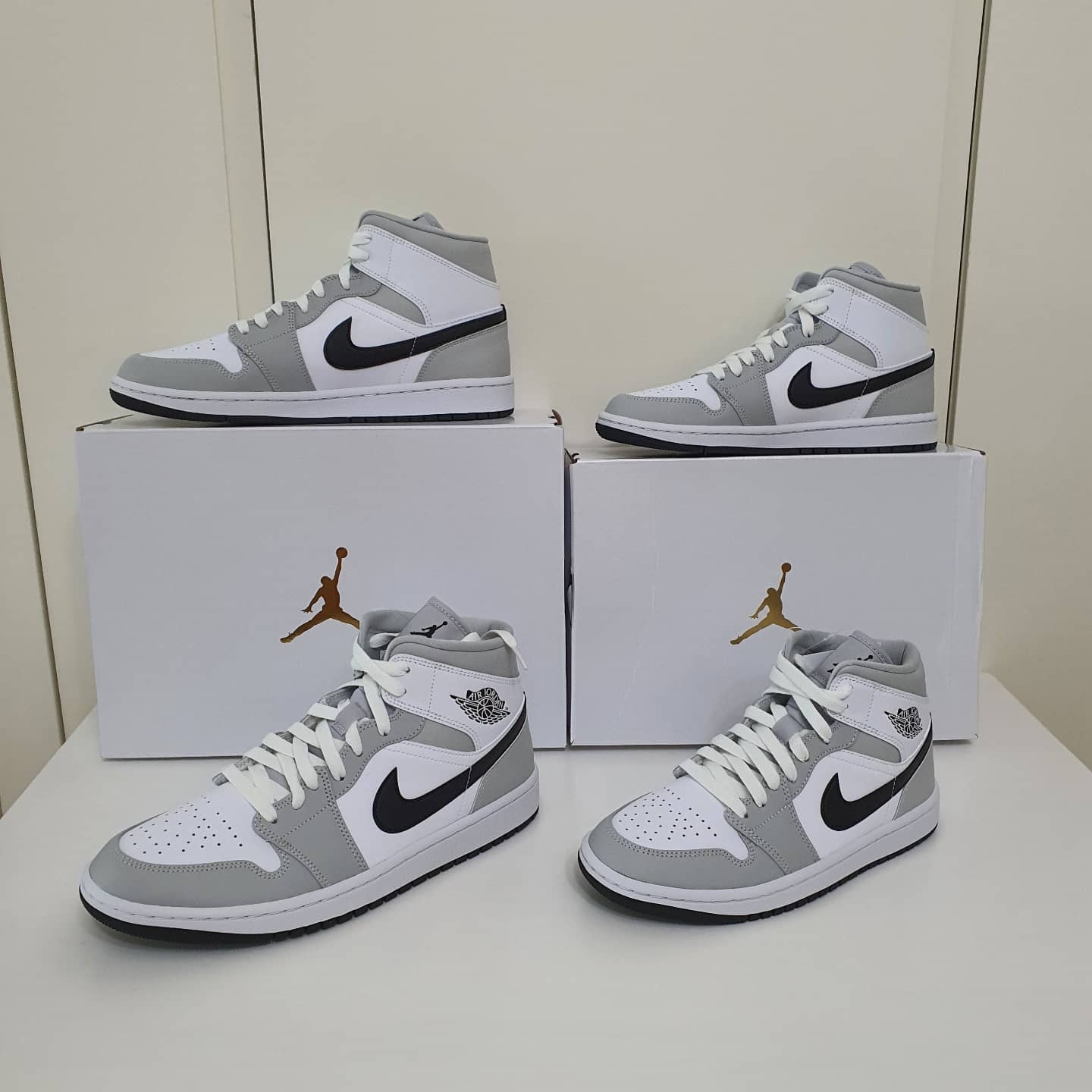 (W) Jordan 1 Mid Grey Fog 착용 스타일 - 1