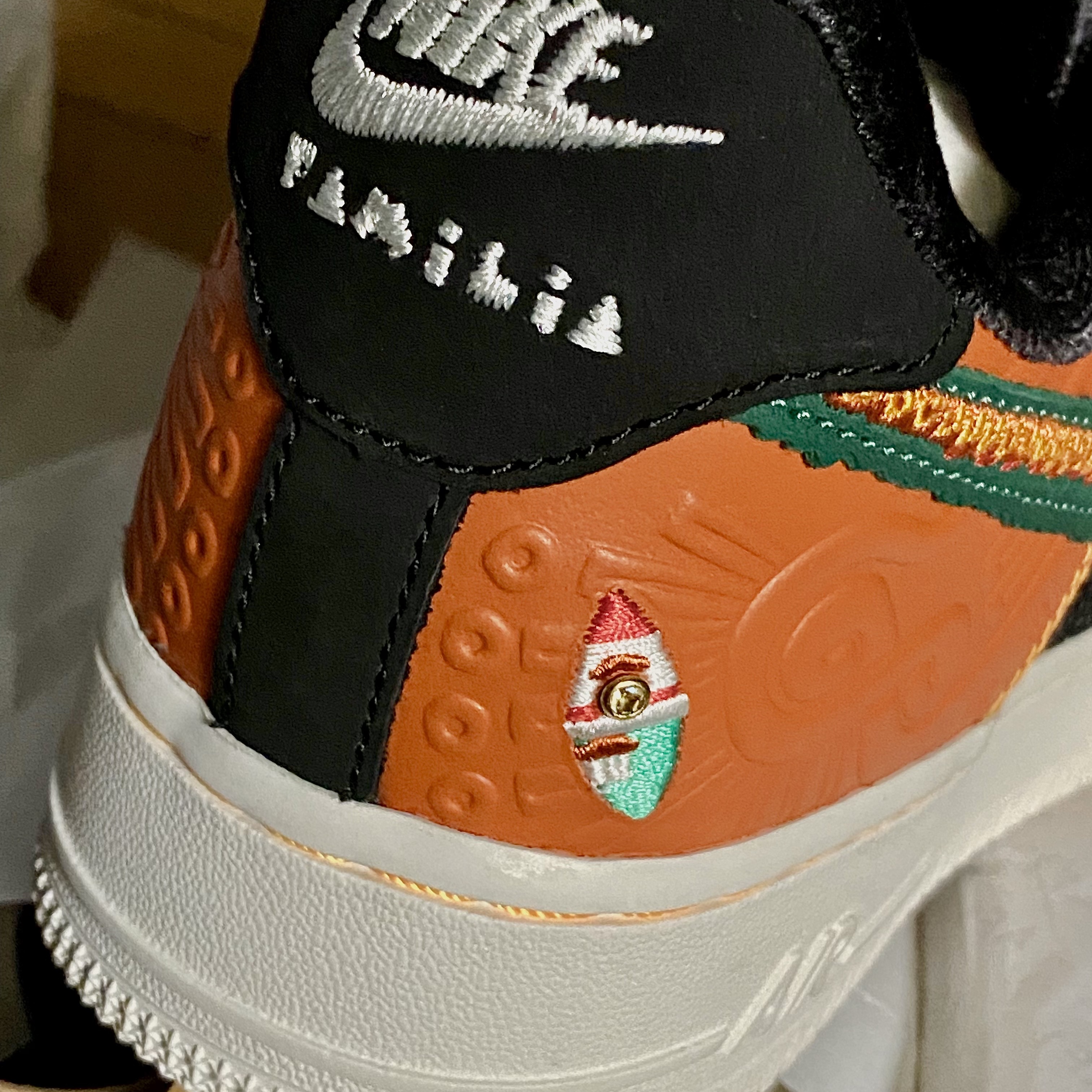 Nike Air Force 1 '07 LX Siempre Familia 착용 스타일 - 3