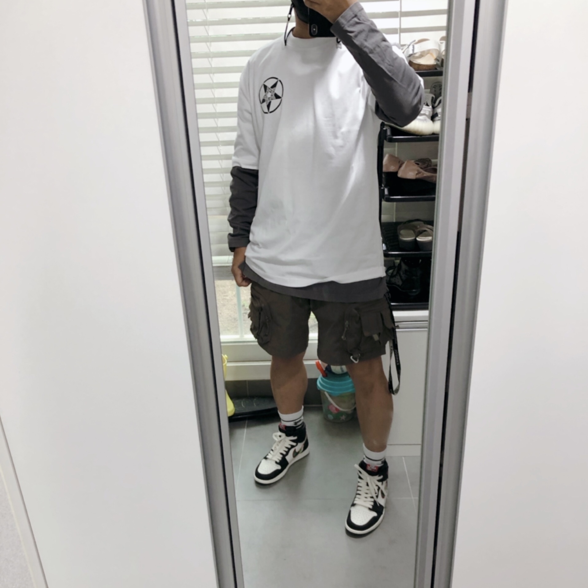 Palace Calm It Mosher T-Shirt White - 21FW, Nike ACG Cargo Shorts Ironstone - Asia 착용 스타일 - 1